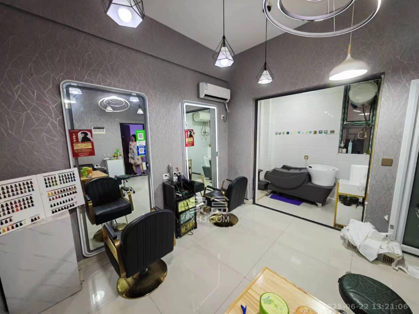 都市兰亭  1室1厅1卫    1000.0元/月 都市兰亭  1室1厅1卫    1000.0元/月室内图