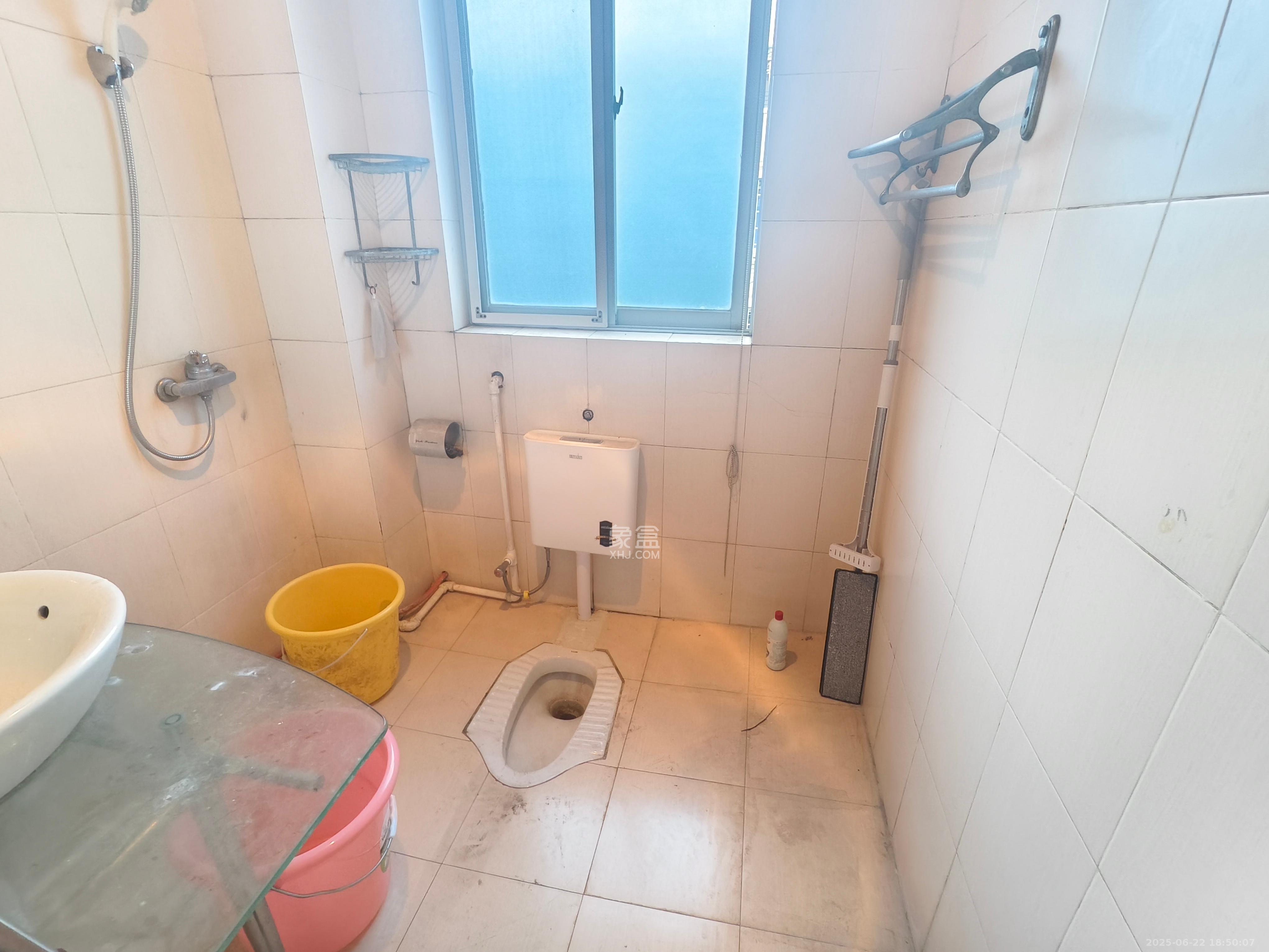 翡翠林居 3室2厅2卫 1600.0元/月 翡翠林居 3室2厅2卫 1600.0元/月室内图