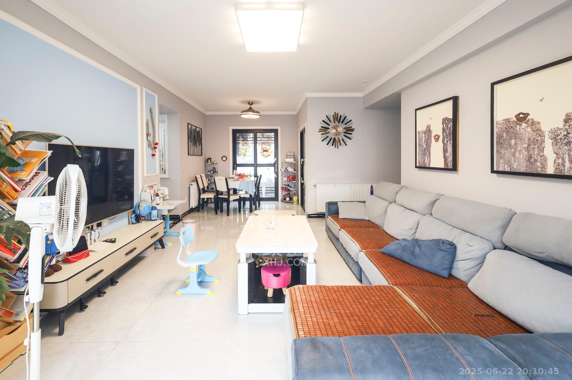 钱隆世家 4室2厅2卫 140.0万 钱隆世家 4室2厅2卫 140.0万客厅