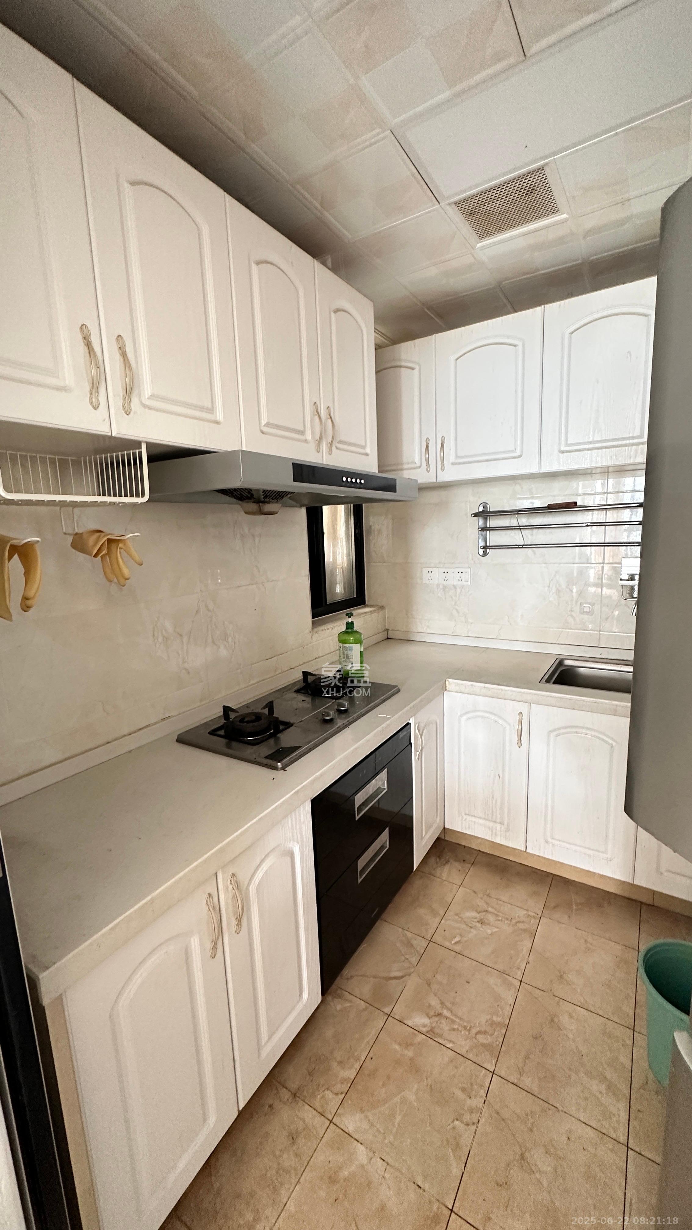 和悦城(蟠龙景苑) 3室2厅1卫 1800.0元/月 和悦城(蟠龙景苑) 3室2厅1卫 1800.0元/月室内图