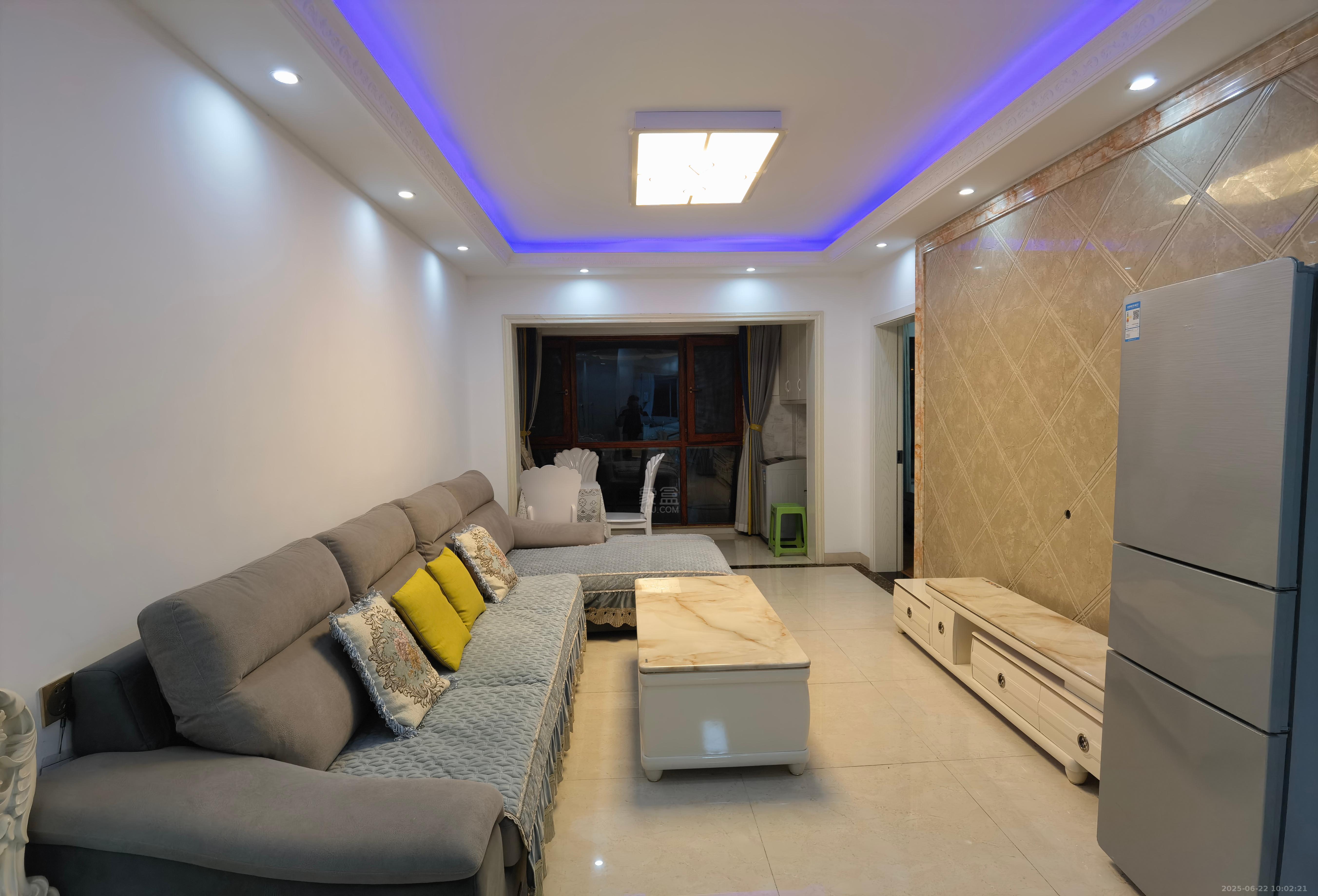 蓝溪谷 3室2厅2卫 2200.0元/月 蓝溪谷 3室2厅2卫 2200.0元/月室内图