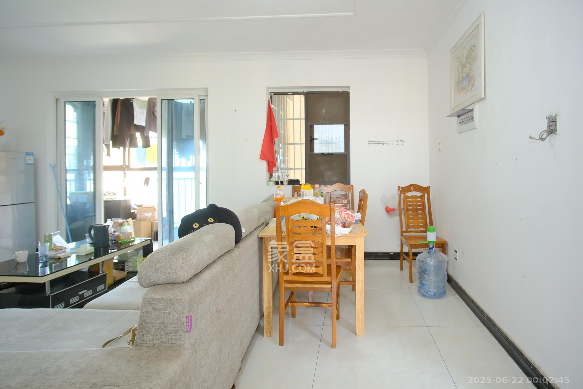 盛地春天里 3室2厅1卫 51.8万 盛地春天里 3室2厅1卫 51.8万客厅