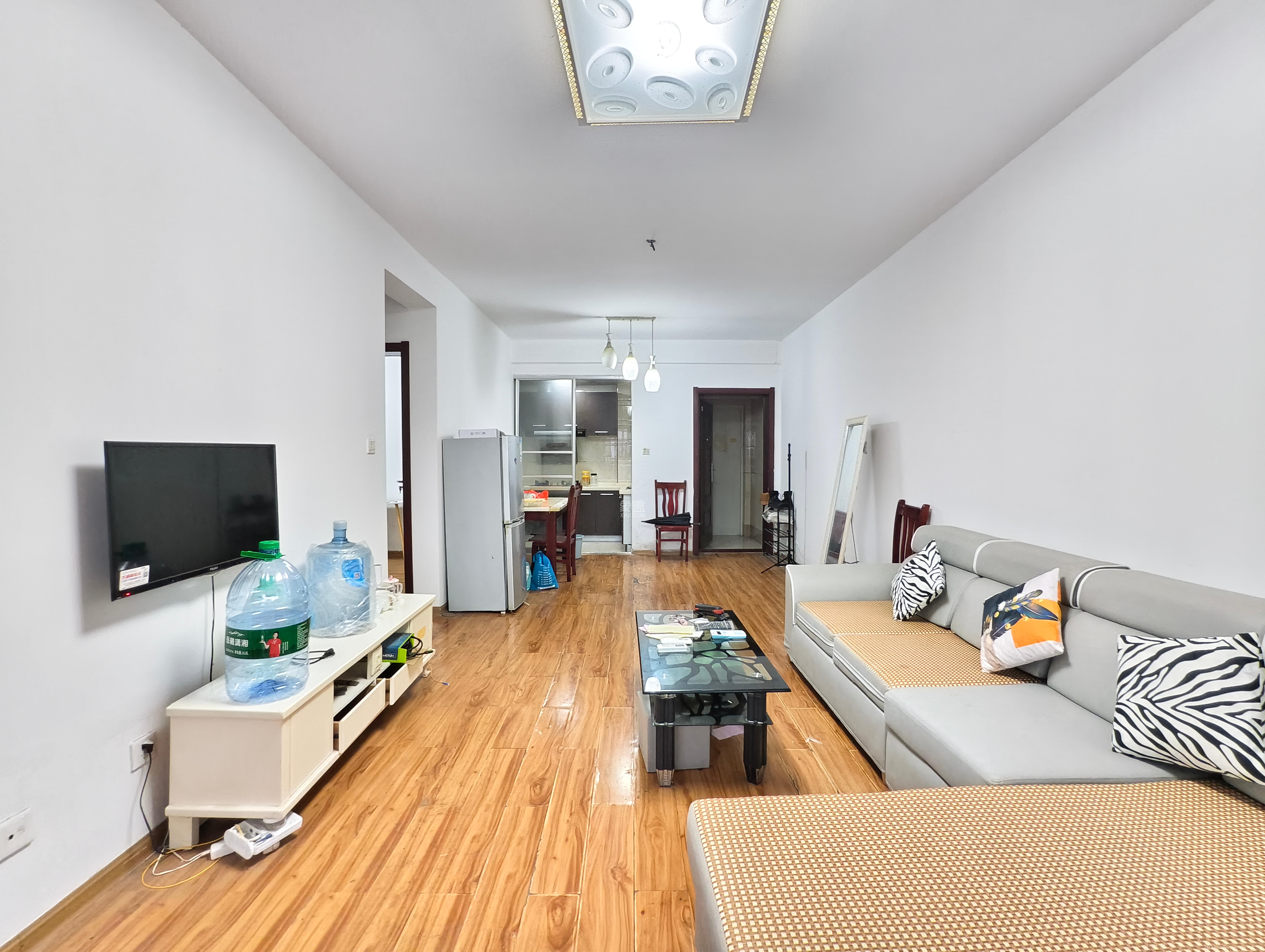 奥克斯广场 3室2厅1卫 2600.0元/月 奥克斯广场 3室2厅1卫 2600.0元/月室内图