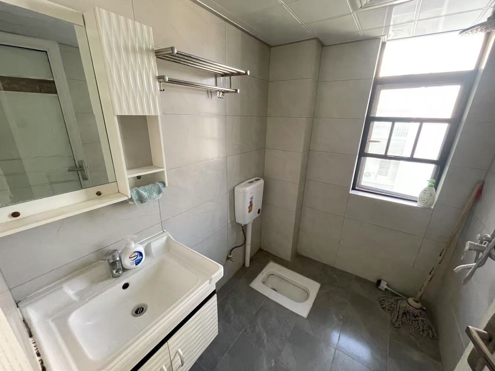 华天城小区  2室1厅1卫   2200.00元/月室内图