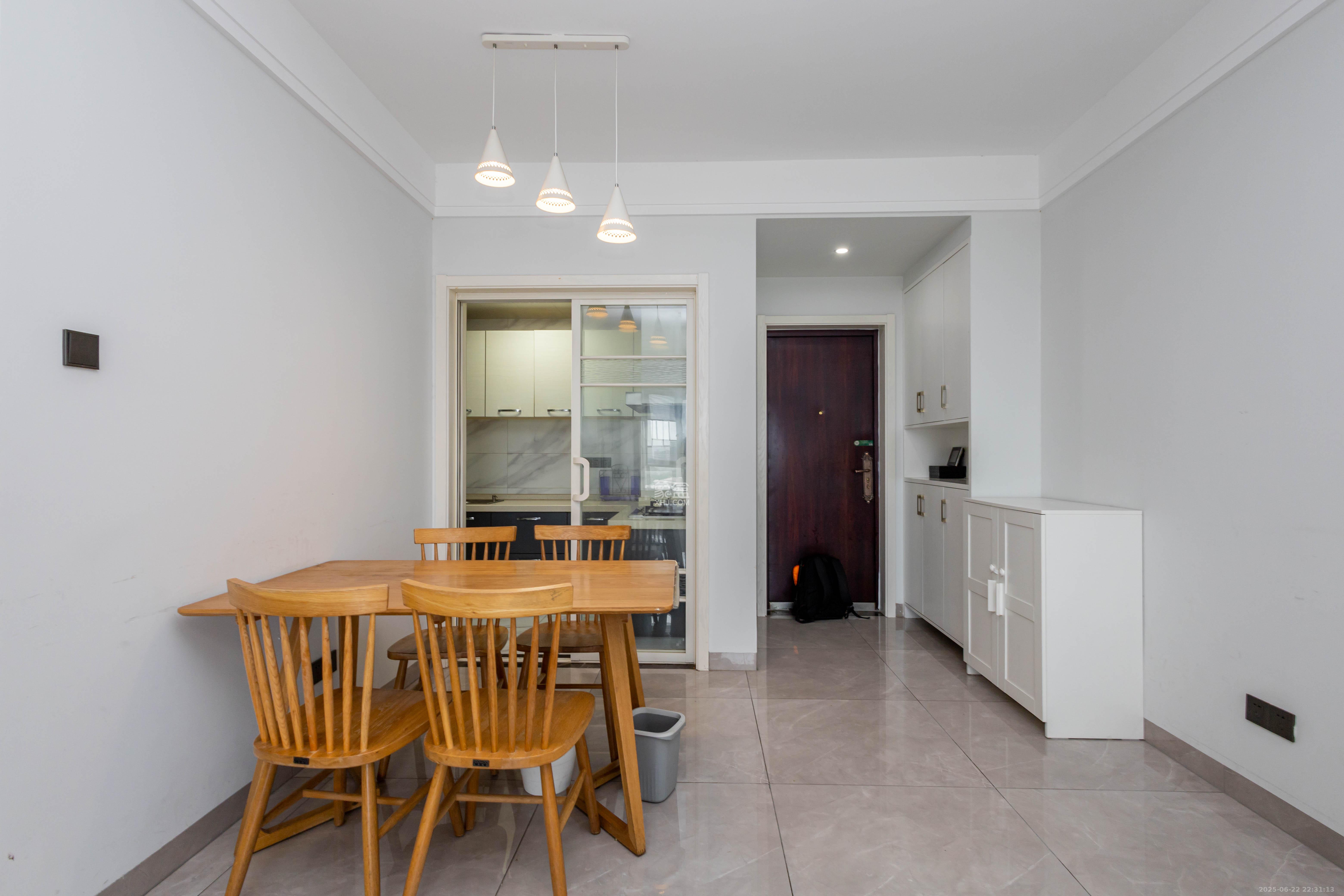 金科天悦(金科美邻汇) 3室2厅1卫 59.8万 金科天悦(金科美邻汇) 3室2厅1卫 59.8万客厅