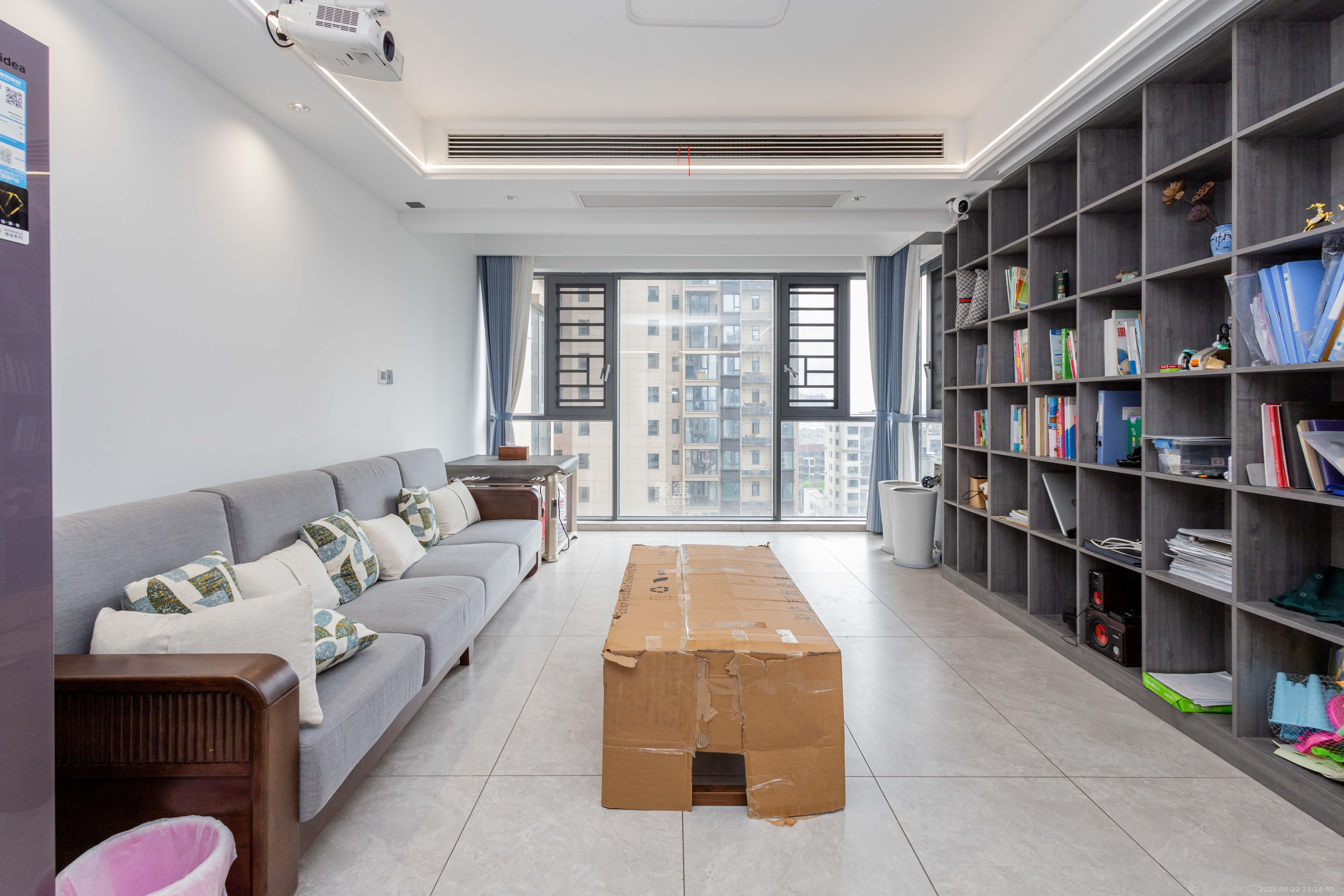 日盛湖湘花苑  3室2厅2卫    129.8万 日盛湖湘花苑  3室2厅2卫    129.8万客厅