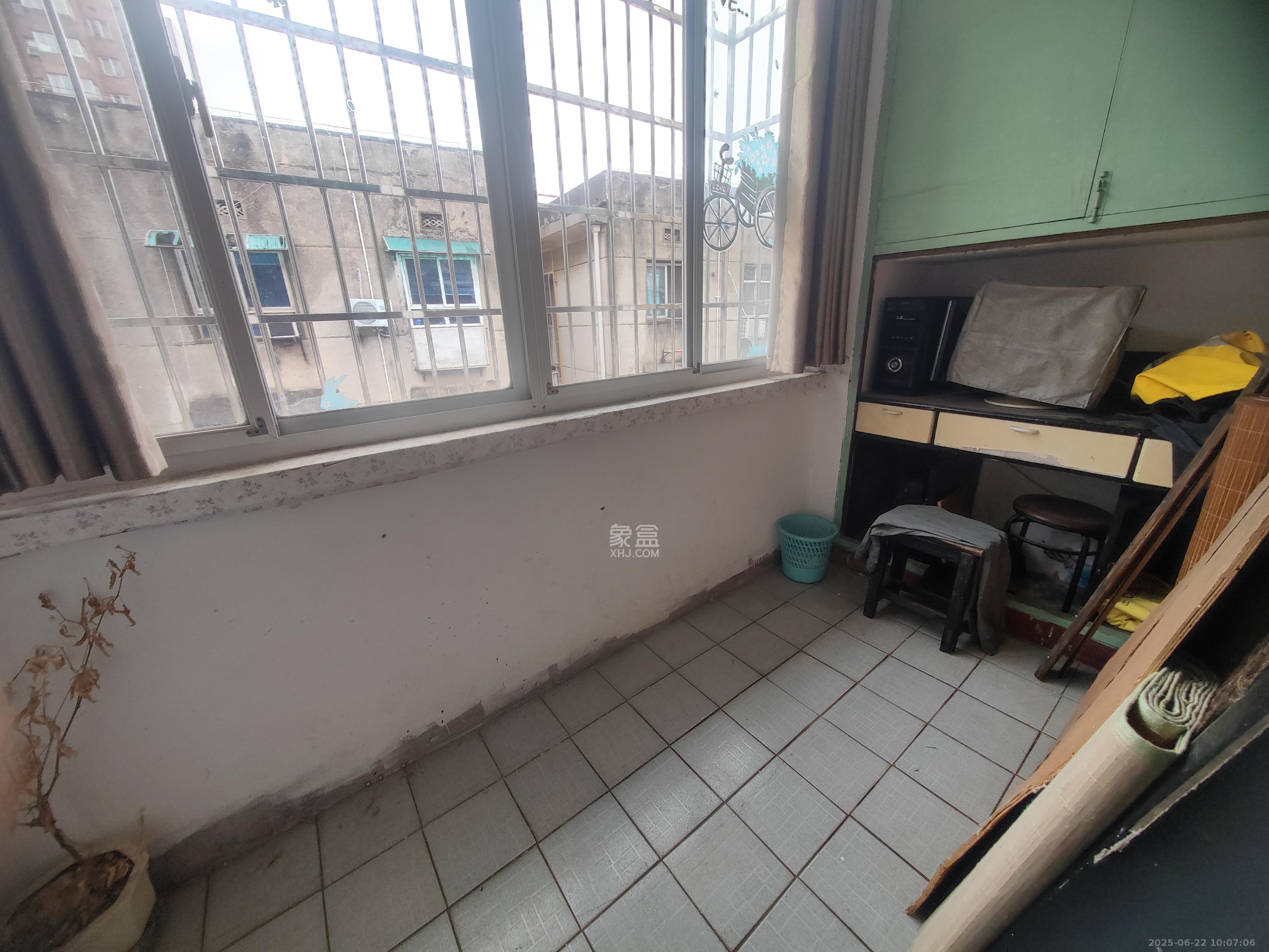 上人民医院宿舍/省人民医院宿舍(产权下麻园湾77号) 2室1厅1卫 1300.0元/月 上人民医院宿舍/省人民医院宿舍(产权下麻园湾77号) 2室1厅1卫 1300.0元/月室内图