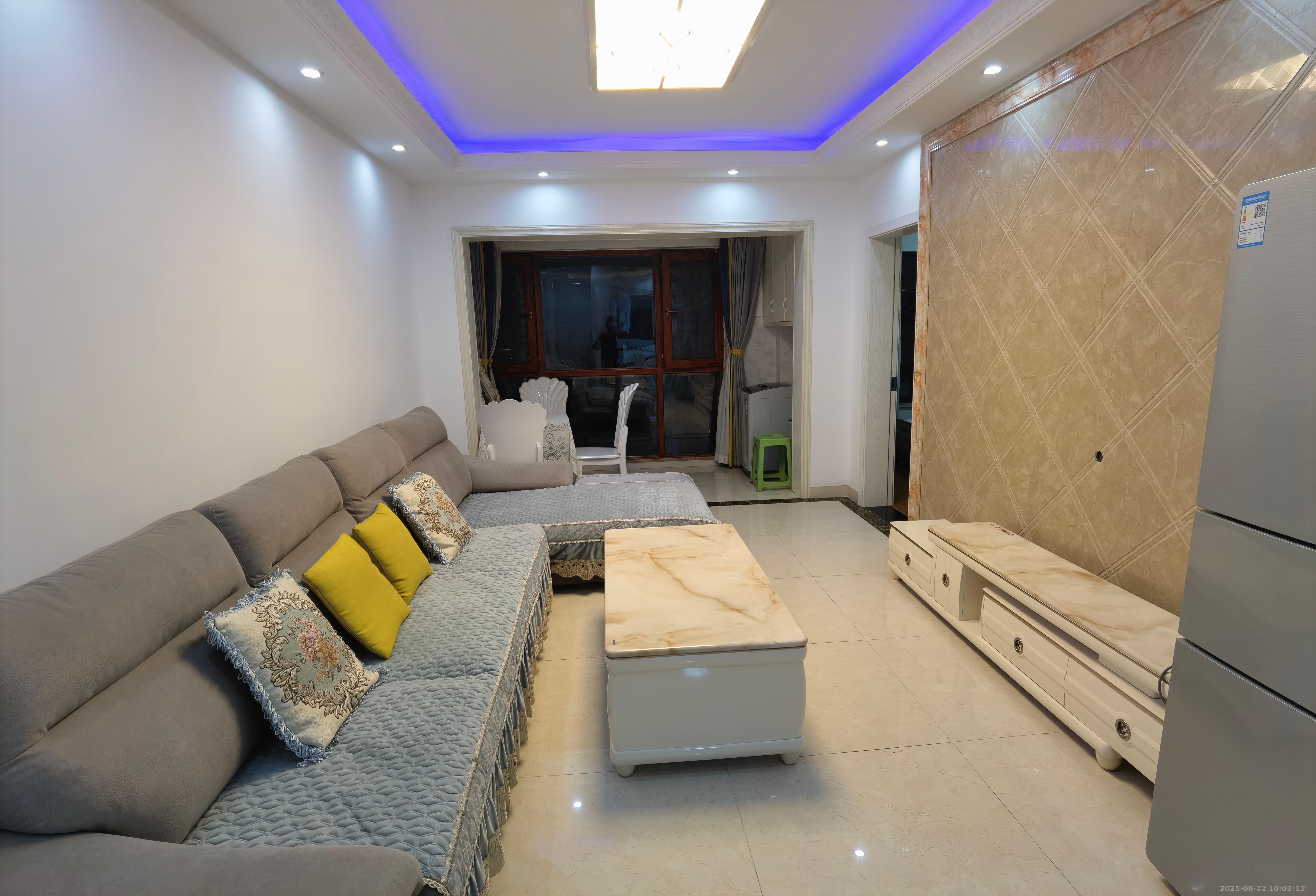 蓝溪谷 3室2厅2卫 2200.0元/月 蓝溪谷 3室2厅2卫 2200.0元/月室内图