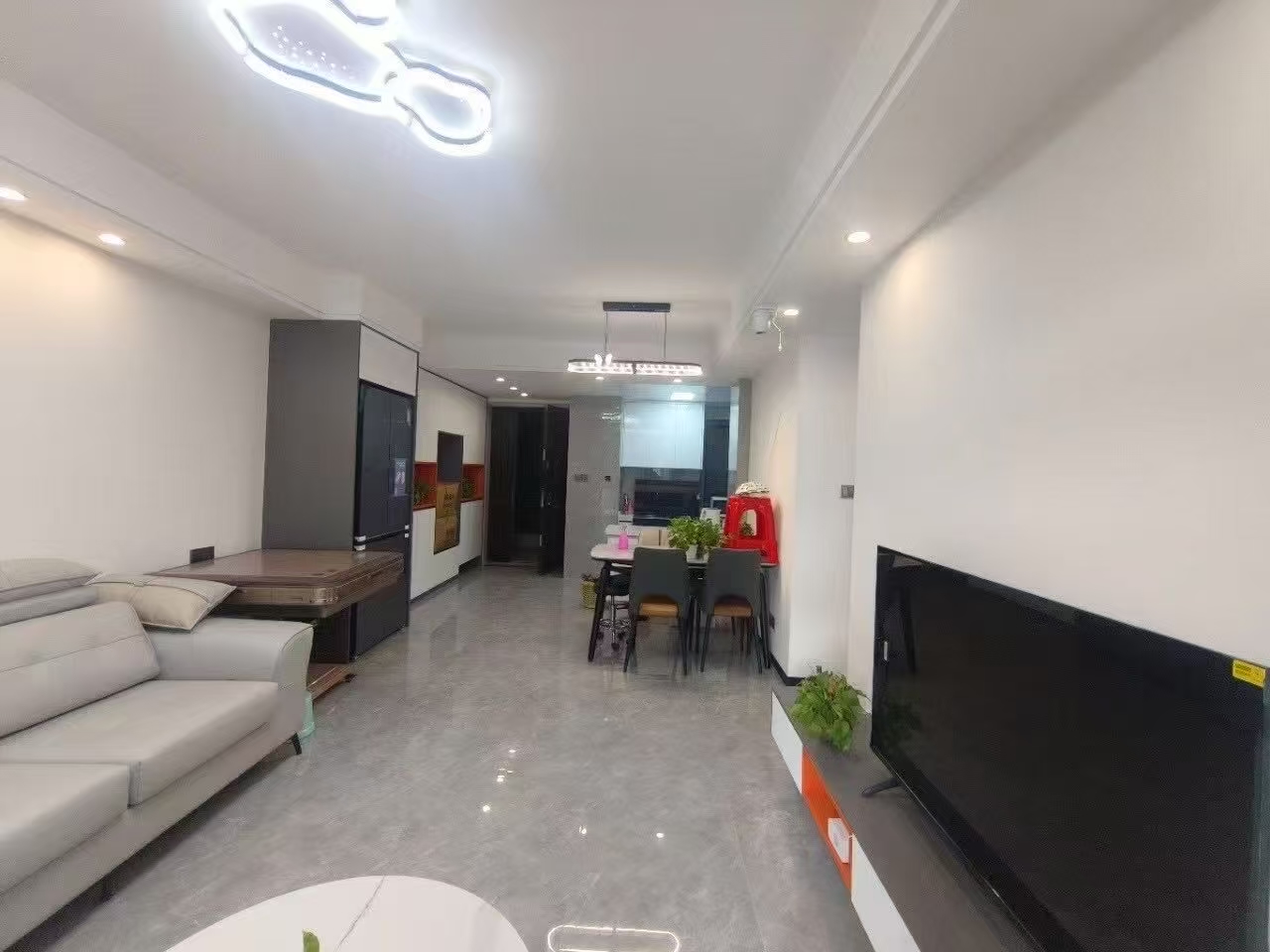 荣盛中央御府  3室2厅2卫   1800.00元/月室内图