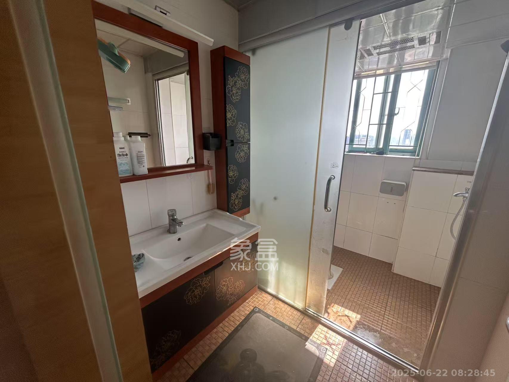 蝴蝶谷  4室2厅2卫   1800.00元/月室内图