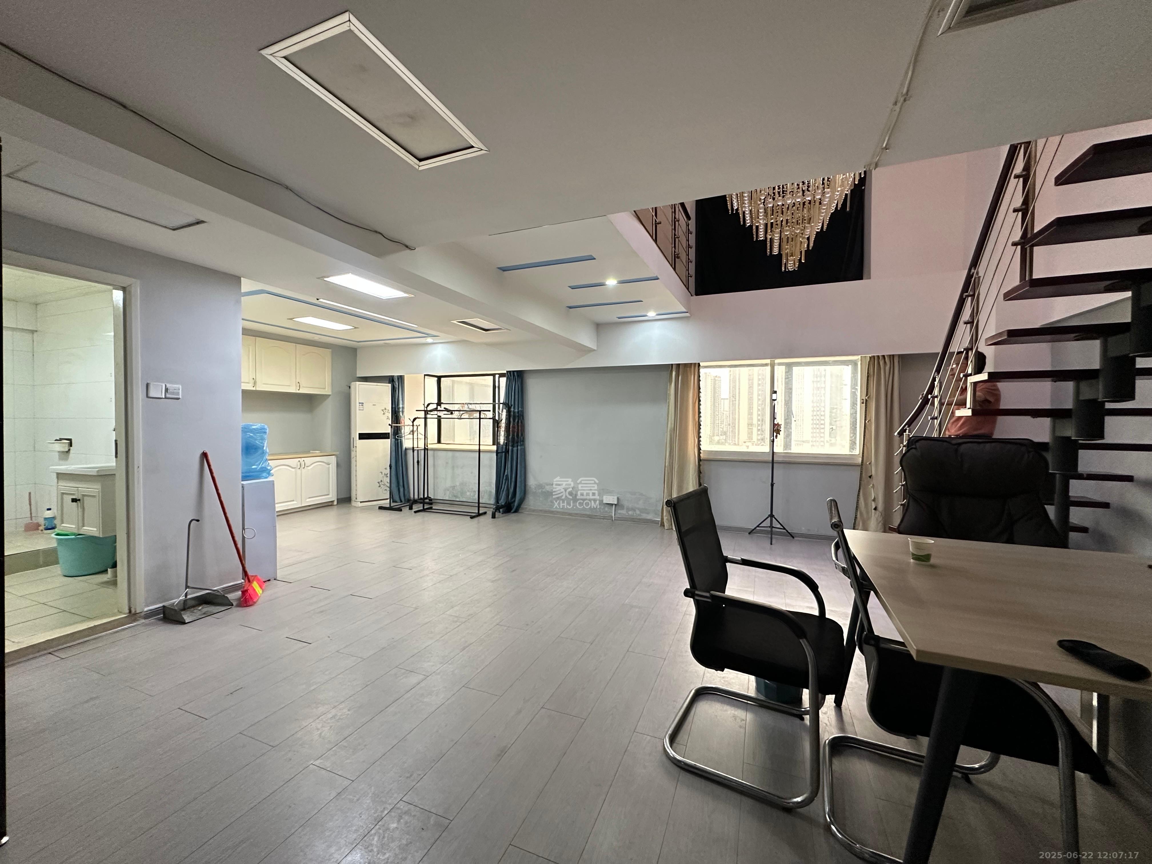 城市快线（新建大厦）  1室1厅1卫    2800.0元/月室内图