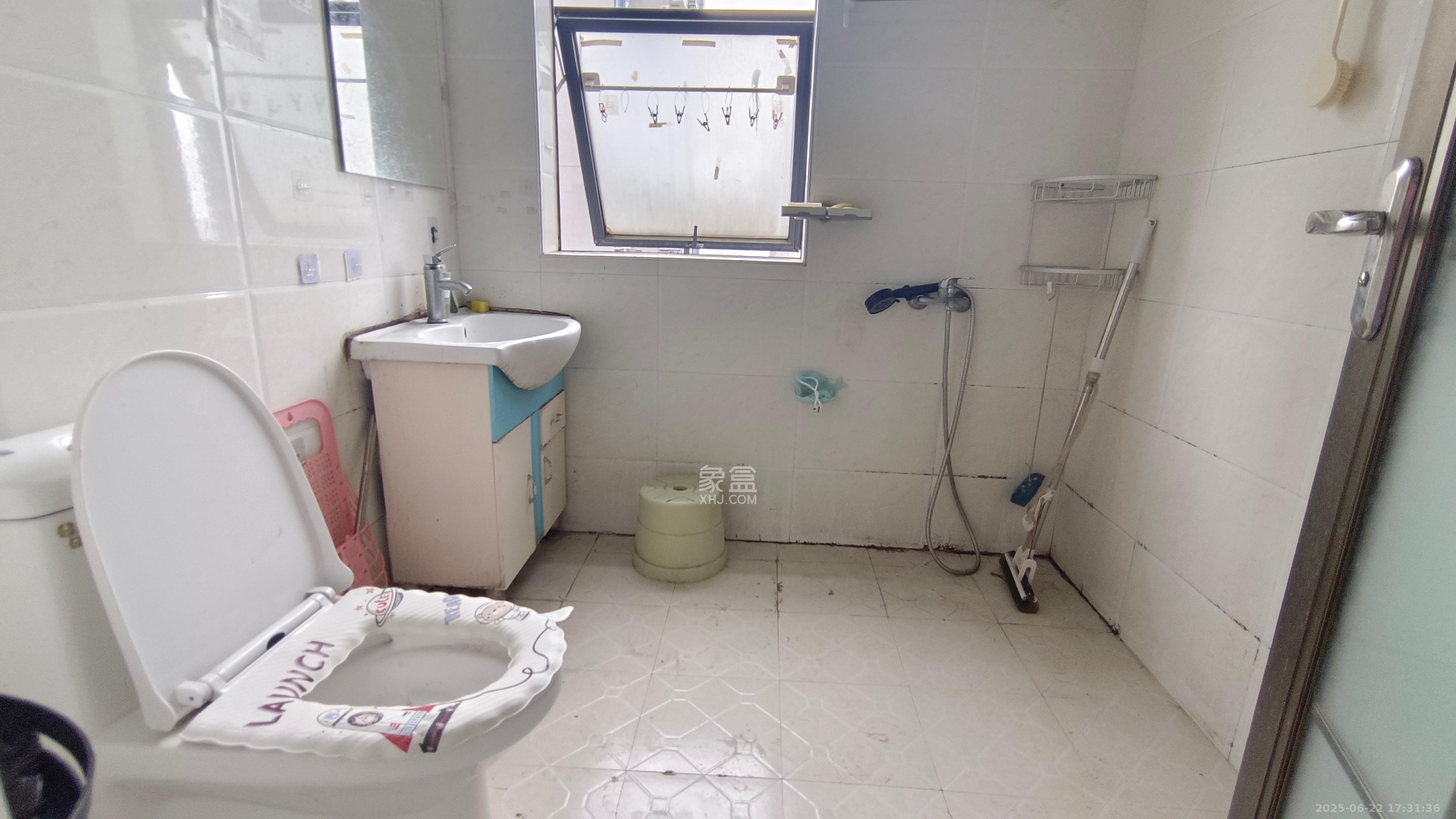 湘江世纪城映江苑 3室2厅2卫 1800.0元/月 湘江世纪城映江苑 3室2厅2卫 1800.0元/月室内图