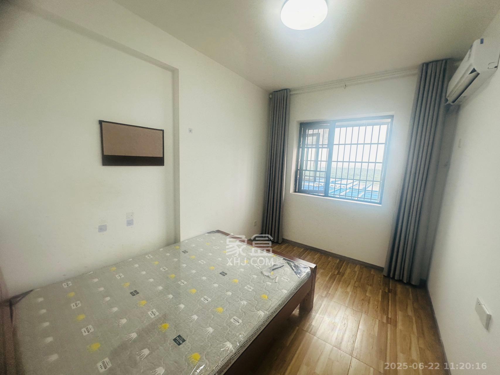 中南国际眼镜城(中伟商业中心) 3室2厅1卫 2100.0元/月 中南国际眼镜城(中伟商业中心) 3室2厅1卫 2100.0元/月室内图