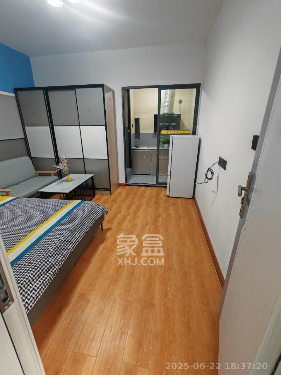青山家园  1室0厅0卫    800.0元/月室内图
