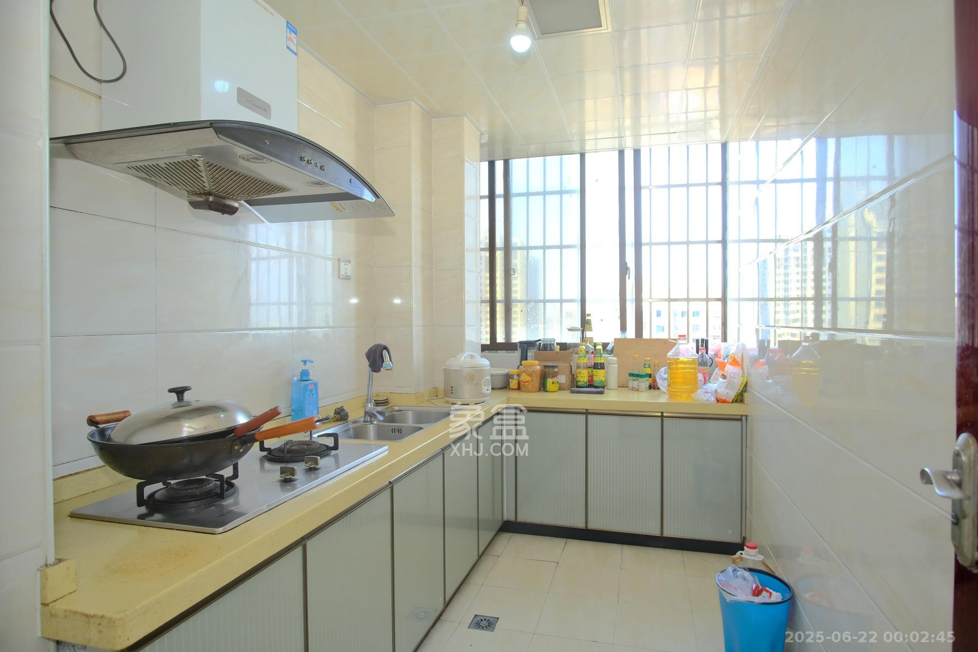 盛地春天里 3室2厅1卫 51.8万 盛地春天里 3室2厅1卫 51.8万厨房