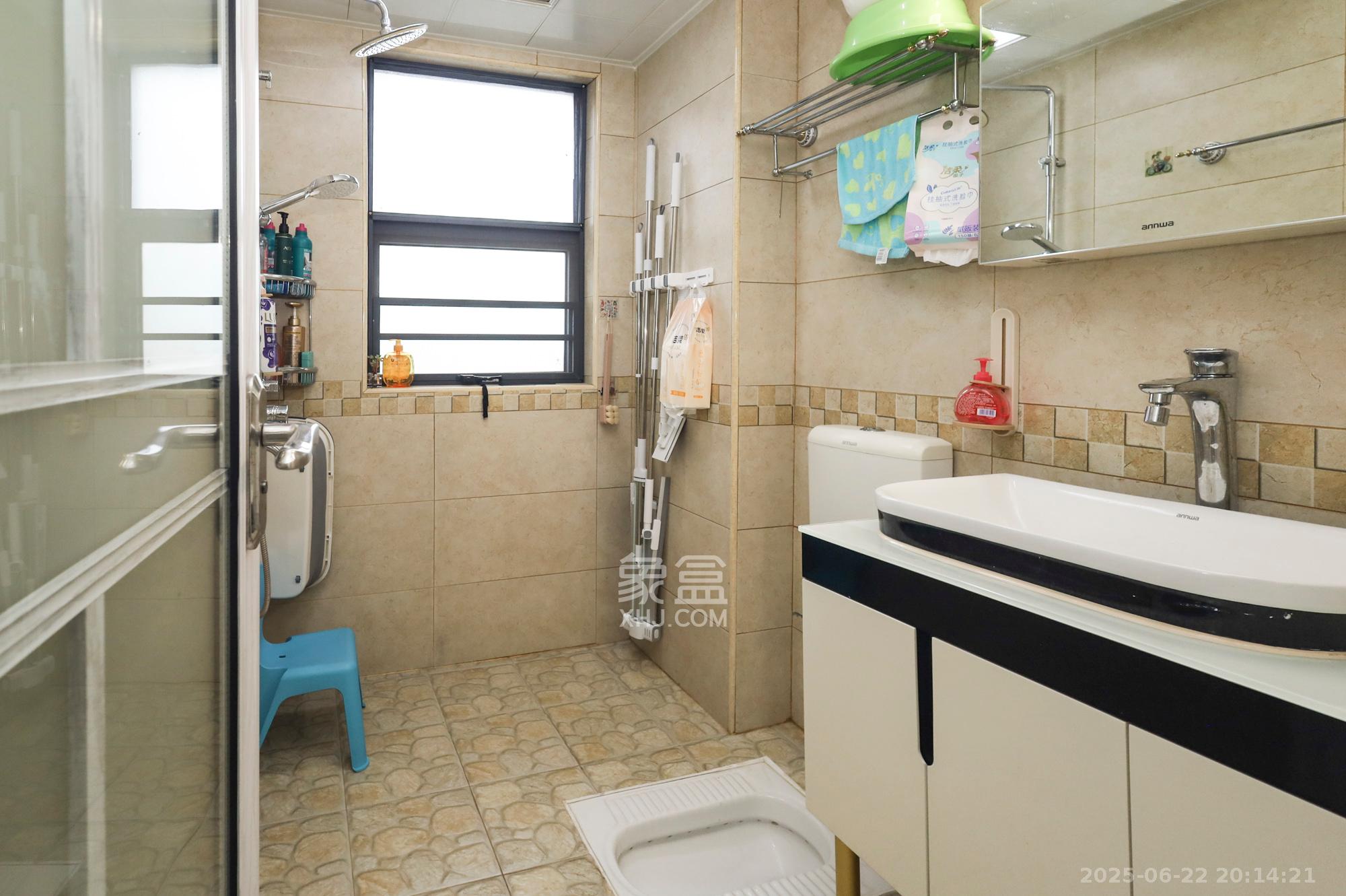 秀峰景园(领秀峰) 3室2厅2卫 90.0万 秀峰景园(领秀峰) 3室2厅2卫 90.0万卫生间