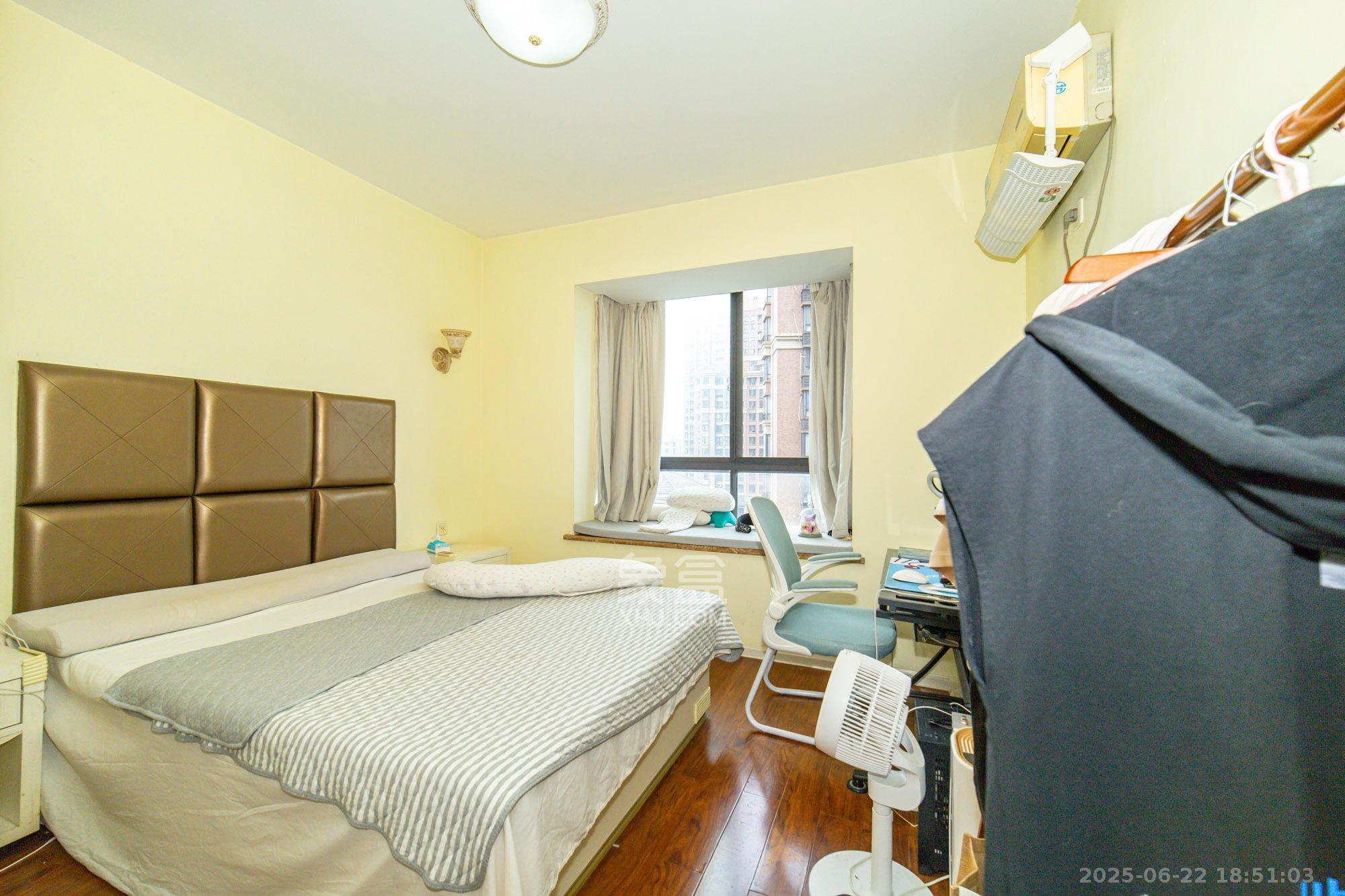 华润凤凰城一期  2室2厅1卫    51.8万 华润凤凰城一期  2室2厅1卫    51.8万卧室