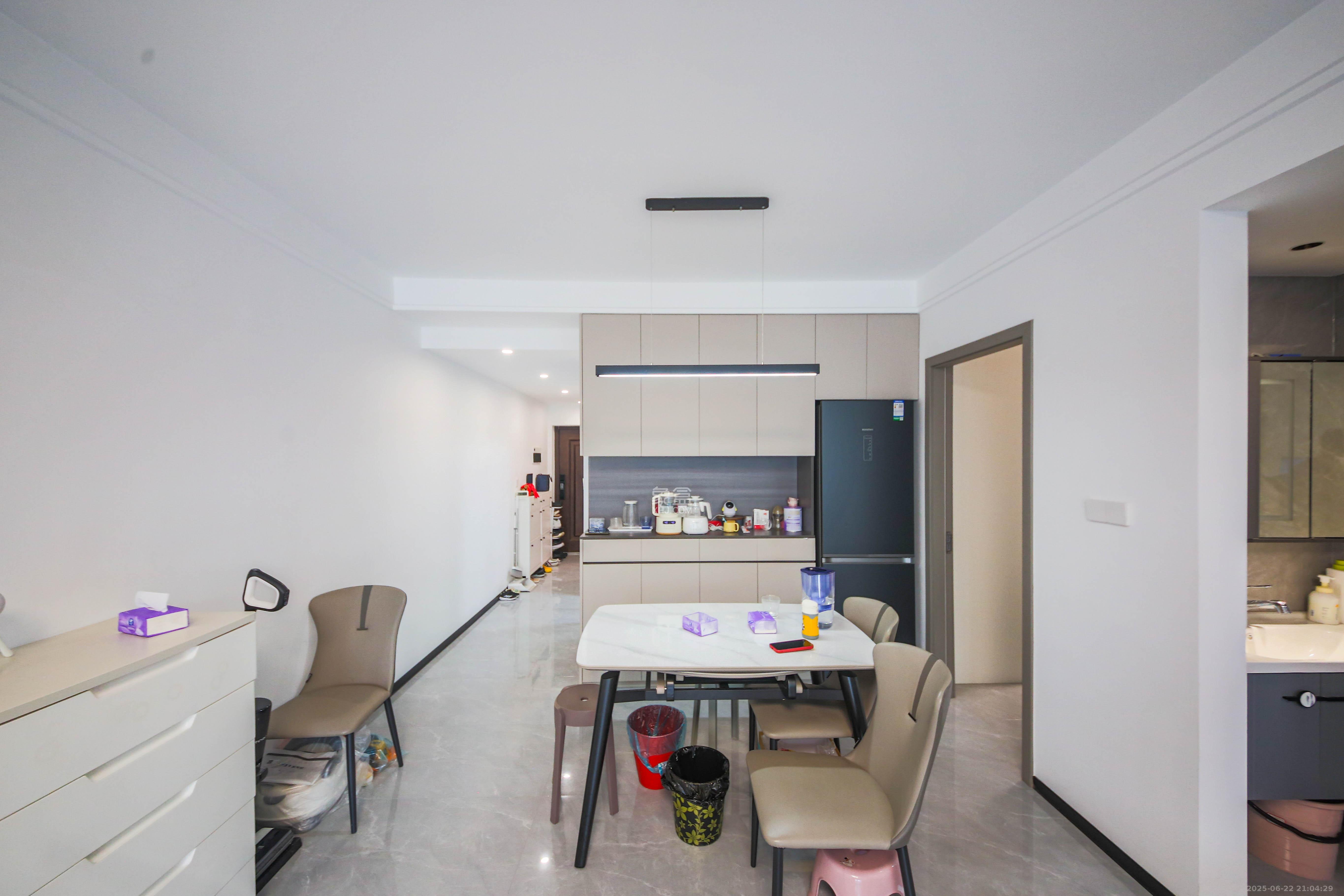 天城国际广场  3室2厅1卫    145.0万 天城国际广场  3室2厅1卫    145.0万客厅