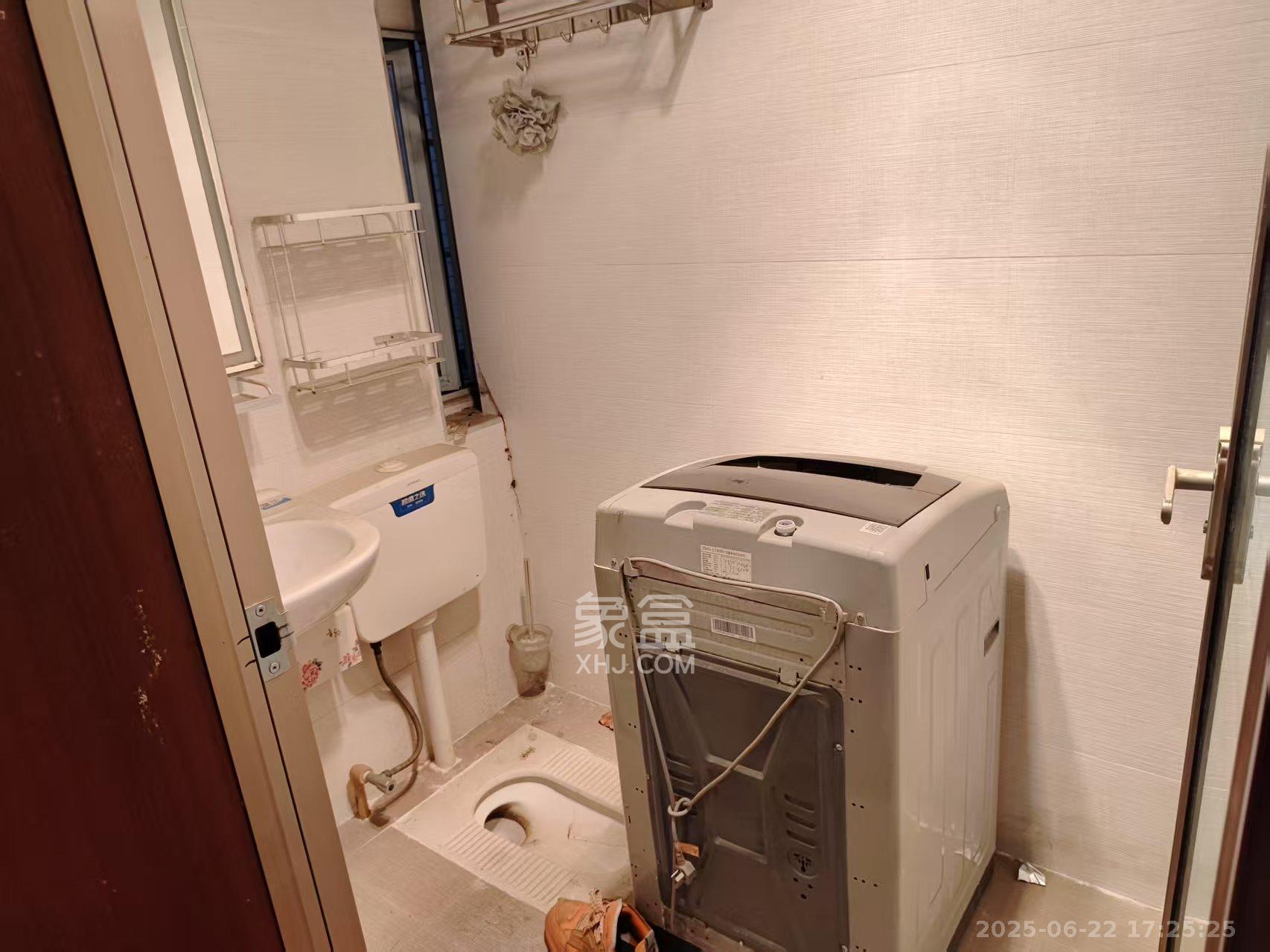 中扬华苑  4室2厅4卫   2600.00元/月室内图