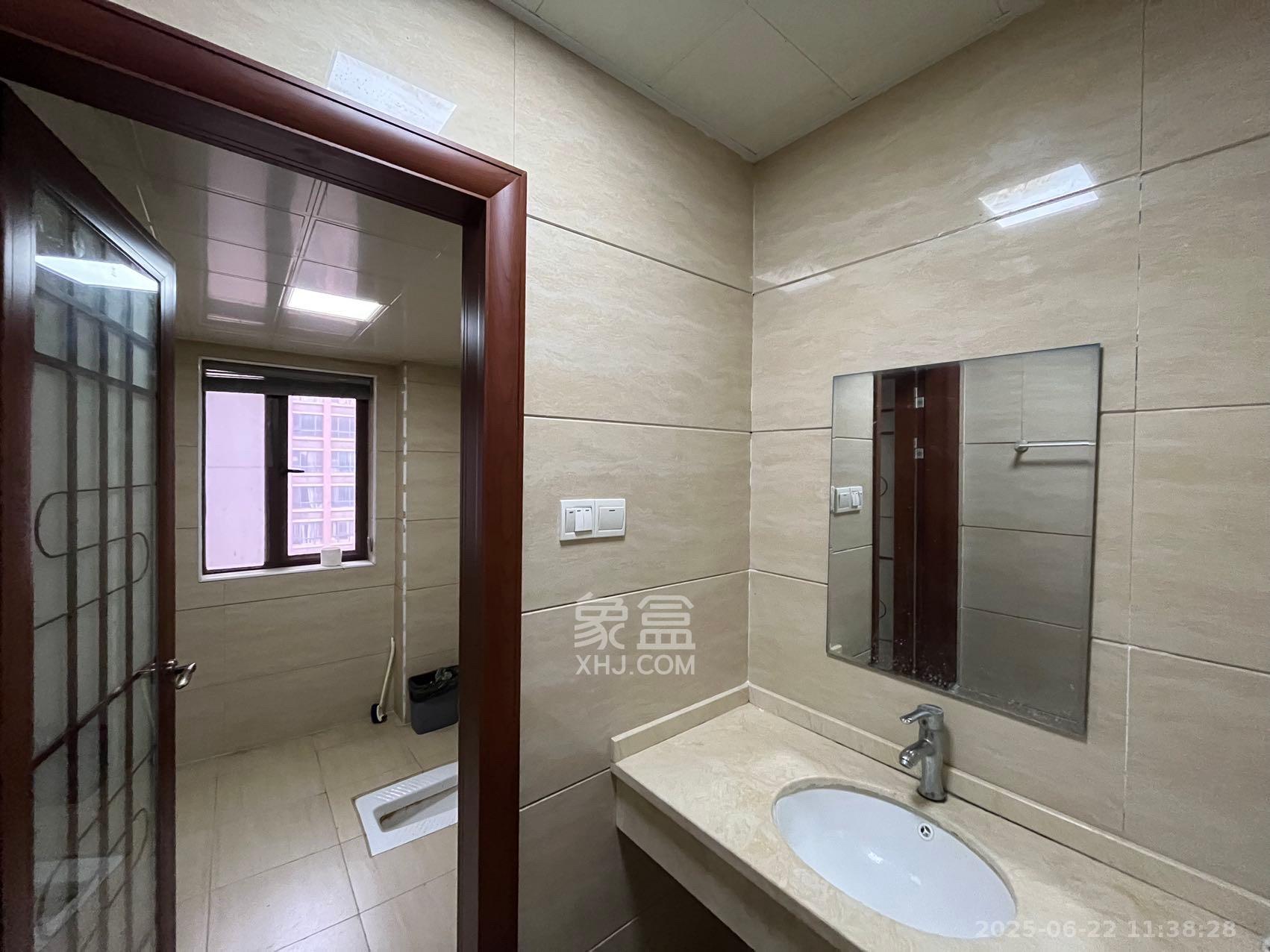 金色溪泉湾 3室2厅2卫 2700.0元/月 金色溪泉湾 3室2厅2卫 2700.0元/月室内图