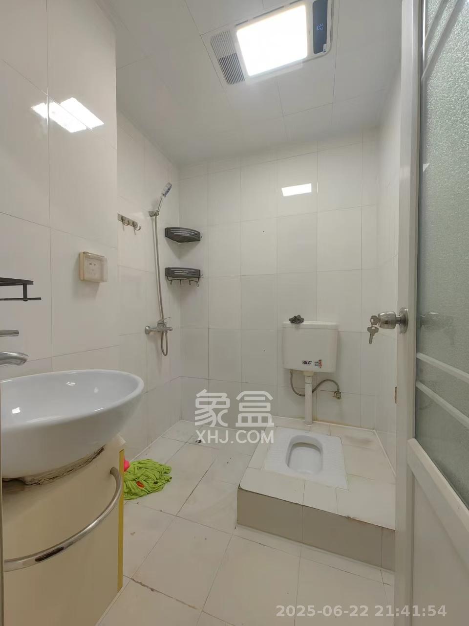 东上一品  2室1厅1卫   2400.00元/月室内图