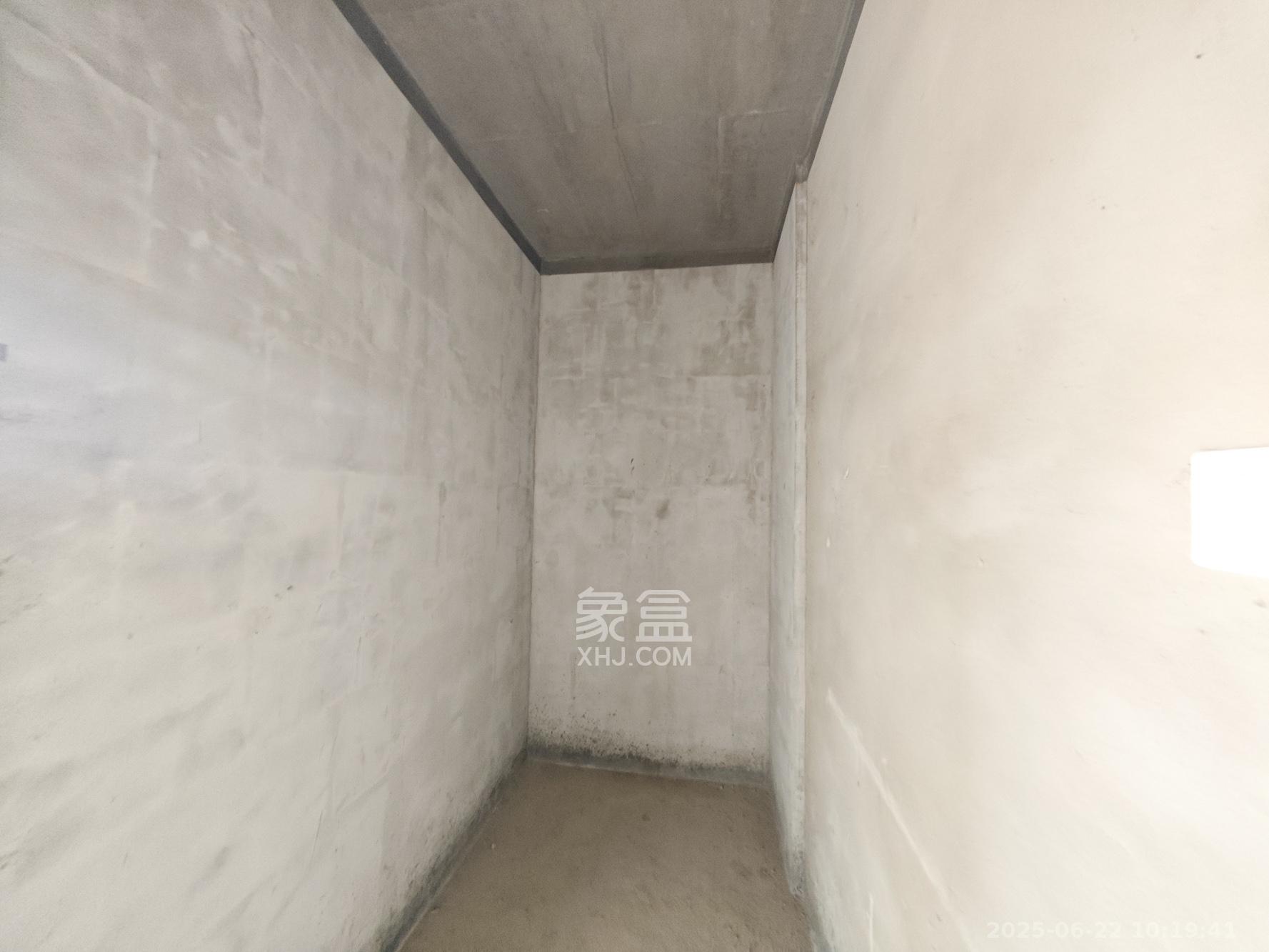 中建嘉和城  4室2厅2卫   113.00万其他