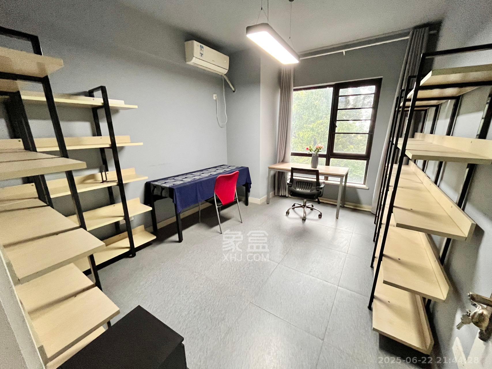 达美D6区  4室2厅2卫   3900.00元/月室内图