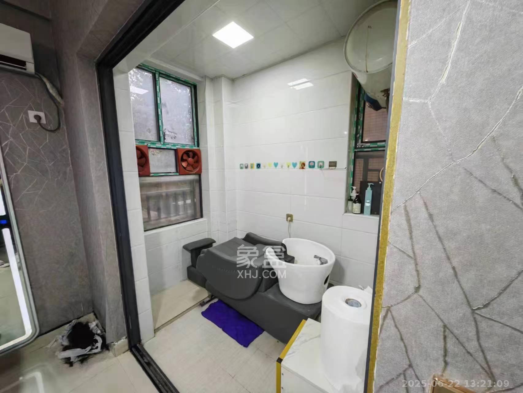 都市兰亭  1室1厅1卫    1000.0元/月 都市兰亭  1室1厅1卫    1000.0元/月室内图