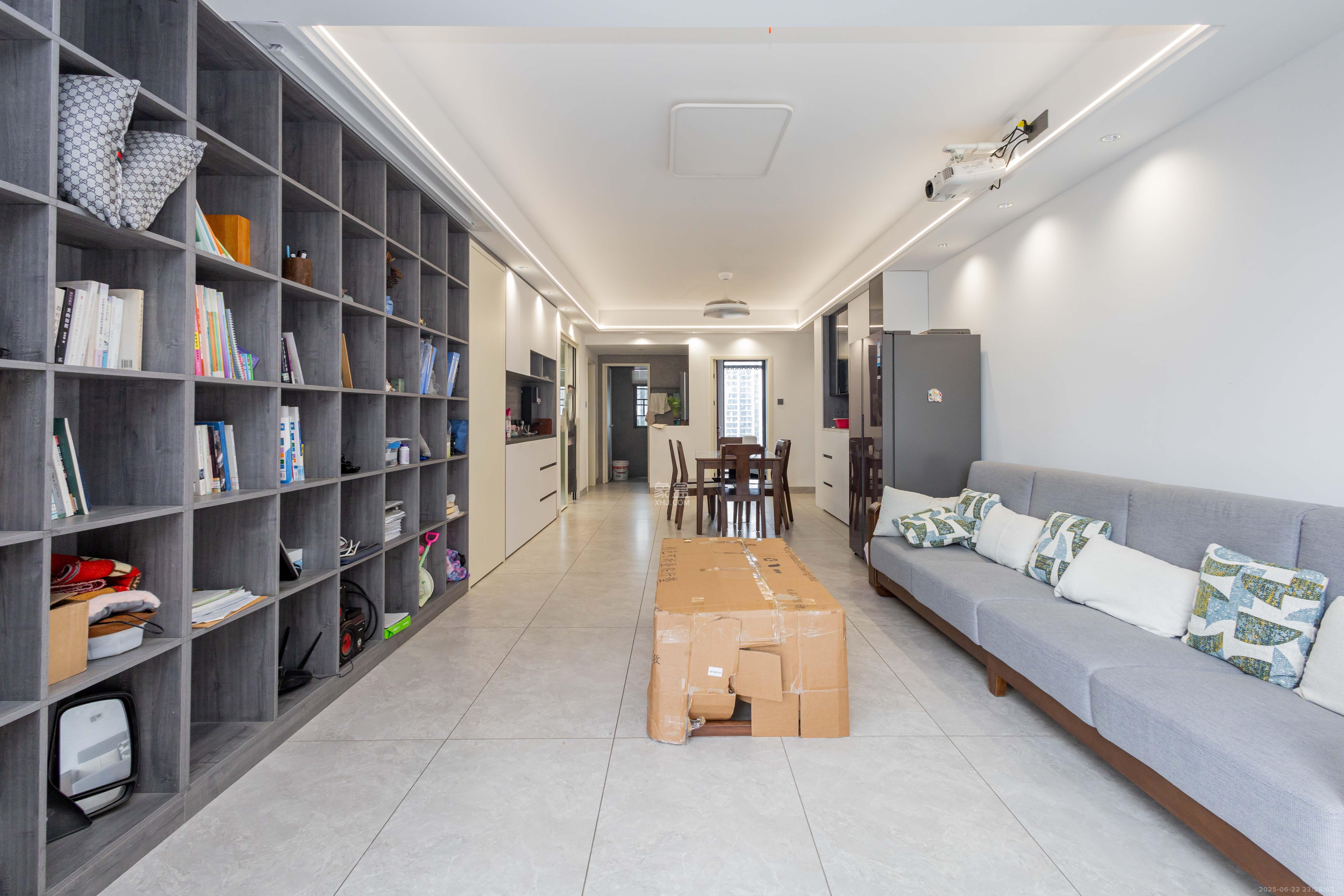 日盛湖湘花苑  3室2厅2卫    129.8万 日盛湖湘花苑  3室2厅2卫    129.8万客厅