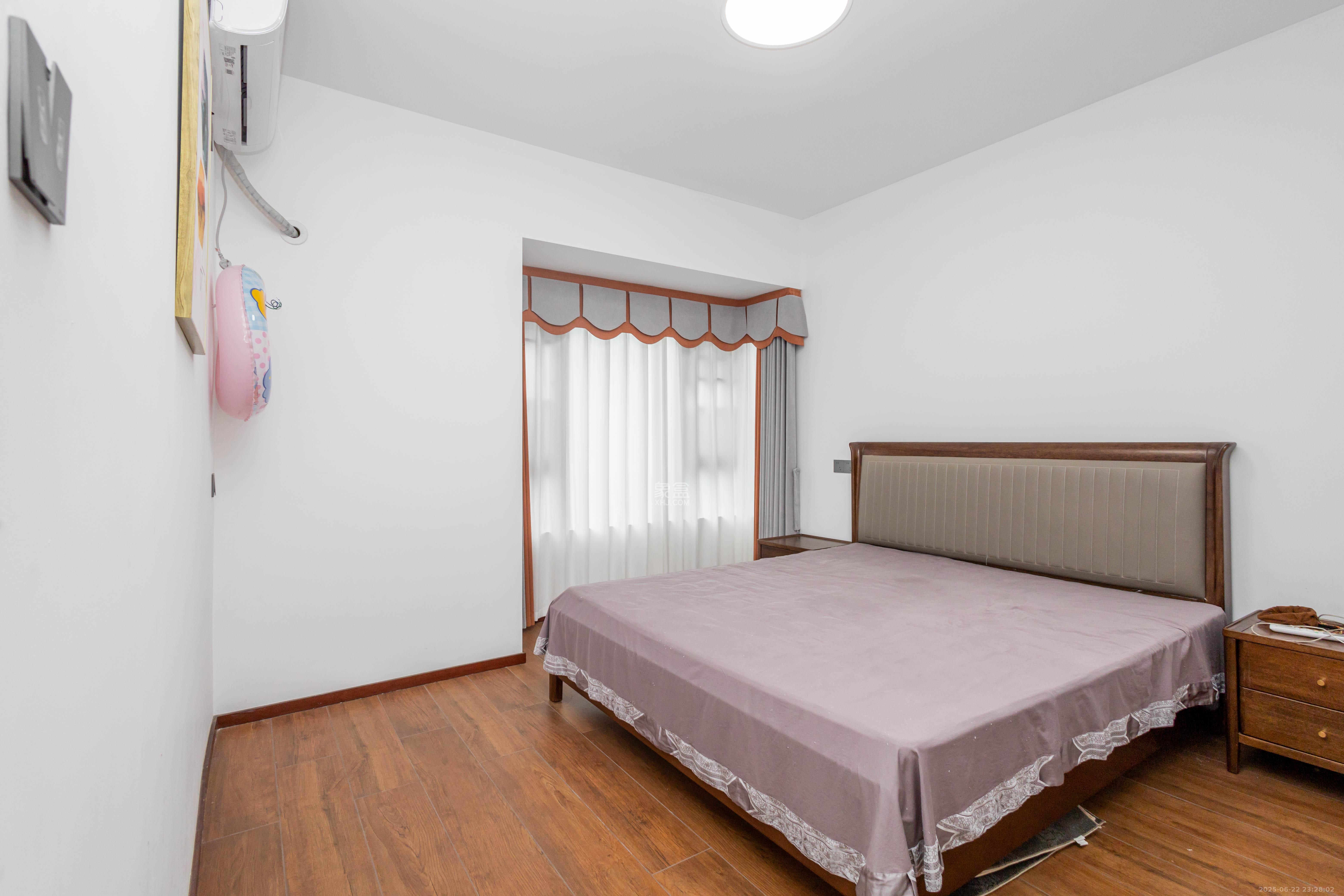 日盛湖湘花苑  3室2厅2卫    129.8万 日盛湖湘花苑  3室2厅2卫    129.8万卧室