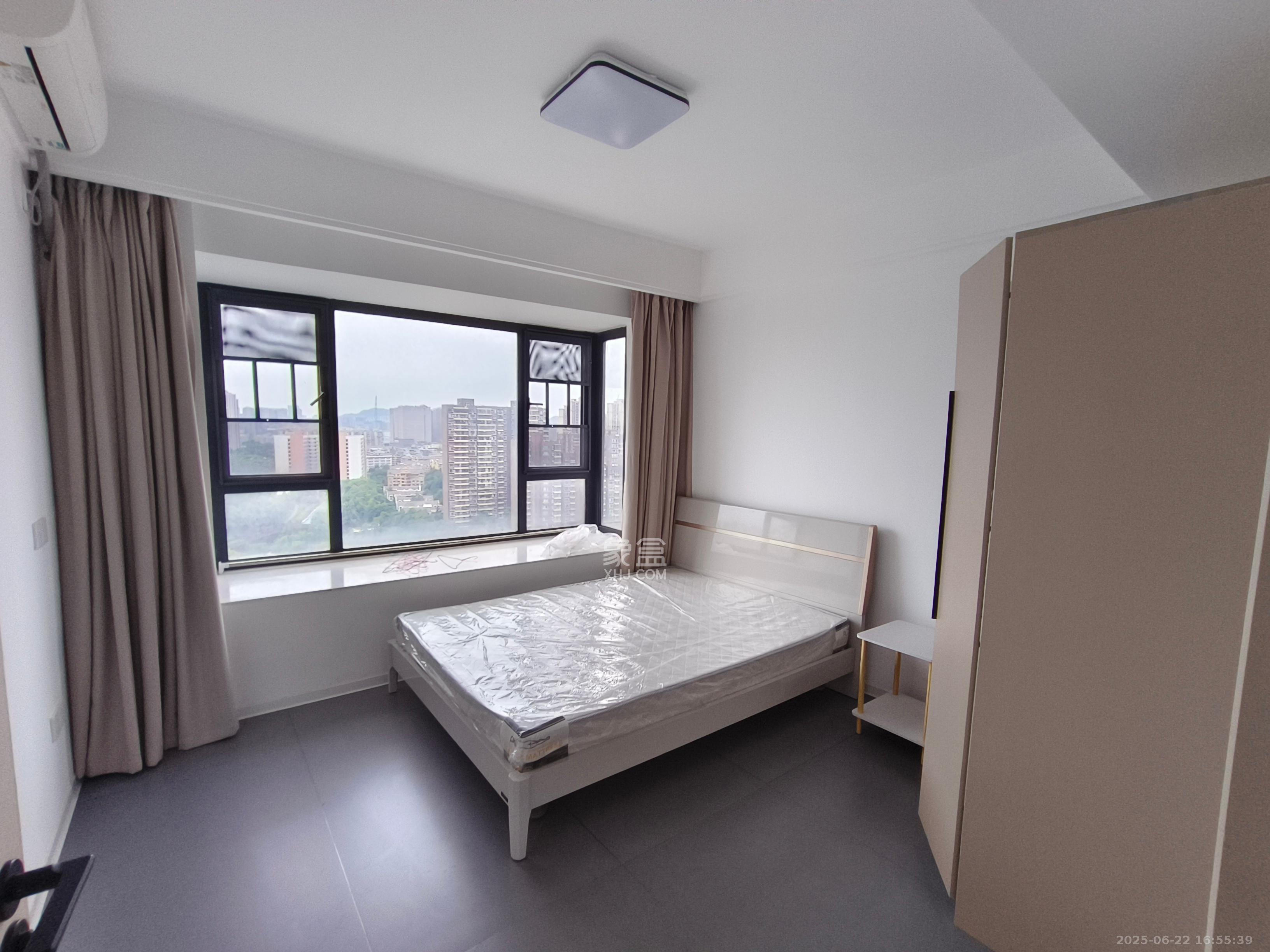 好莱城(弘德西街) 3室2厅2卫 3200.0元/月 好莱城(弘德西街) 3室2厅2卫 3200.0元/月室内图