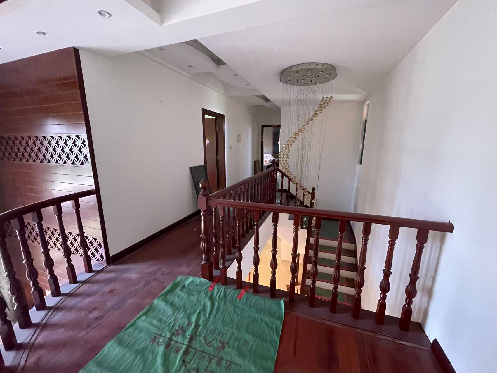 新世界花园二期 5室2厅3卫 6500.0元/月 新世界花园二期 5室2厅3卫 6500.0元/月室内图