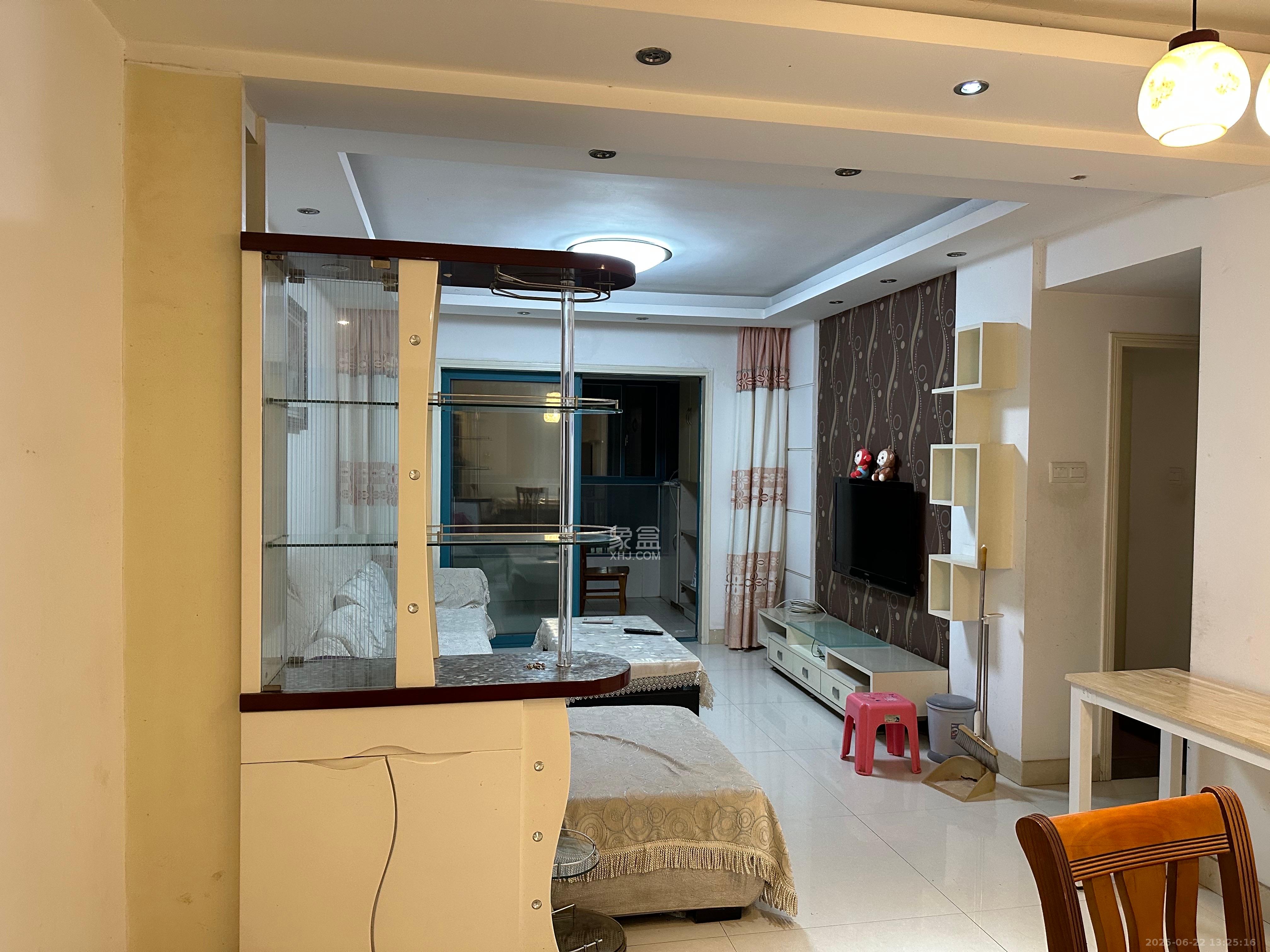 蝴蝶谷 1室2厅1卫 1600.0元/月 蝴蝶谷 1室2厅1卫 1600.0元/月室内图