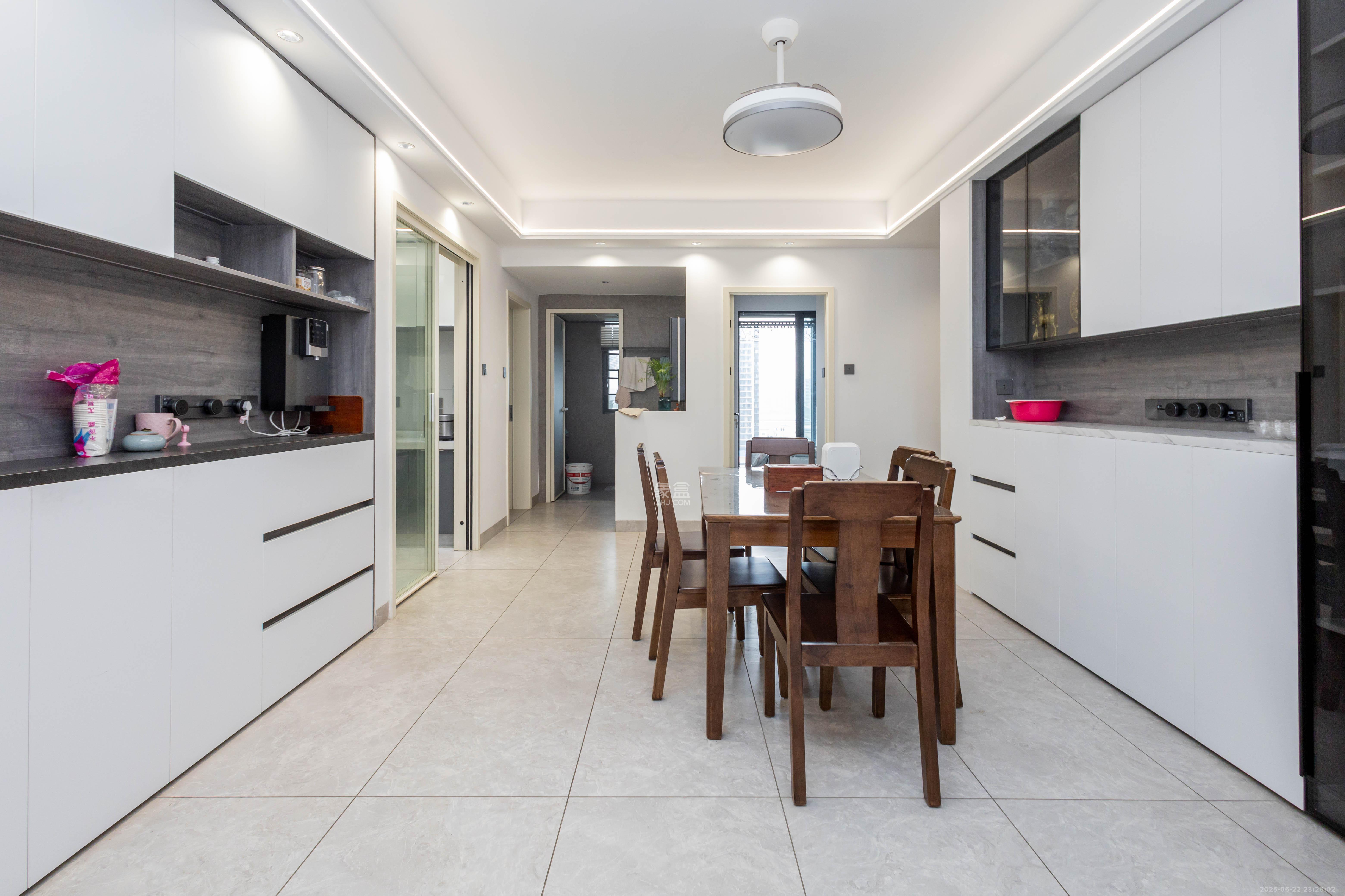 日盛湖湘花苑  3室2厅2卫    129.8万 日盛湖湘花苑  3室2厅2卫    129.8万客厅