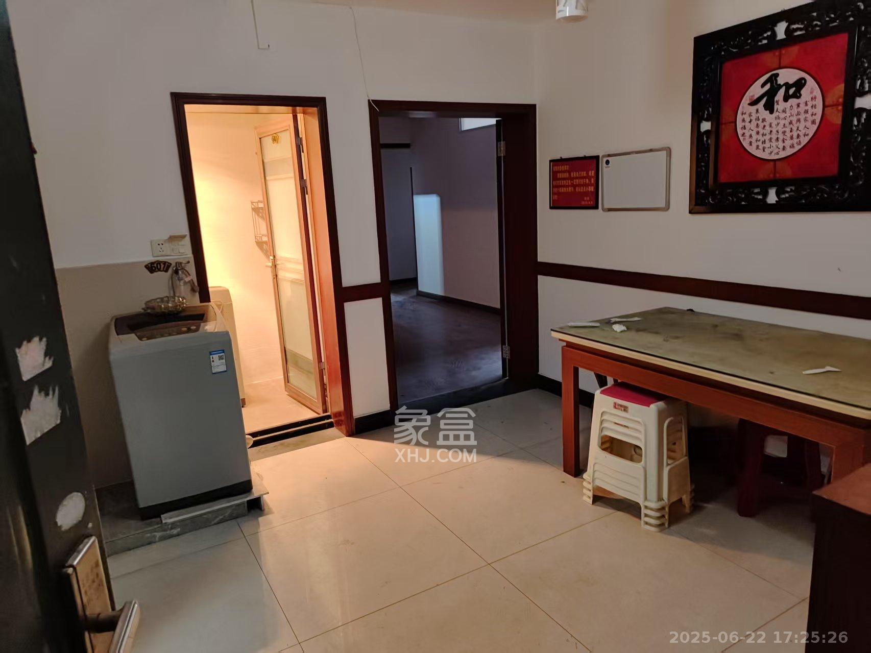 中扬华苑  4室2厅4卫    2600.0元/月 中扬华苑  4室2厅4卫    2600.0元/月室内图