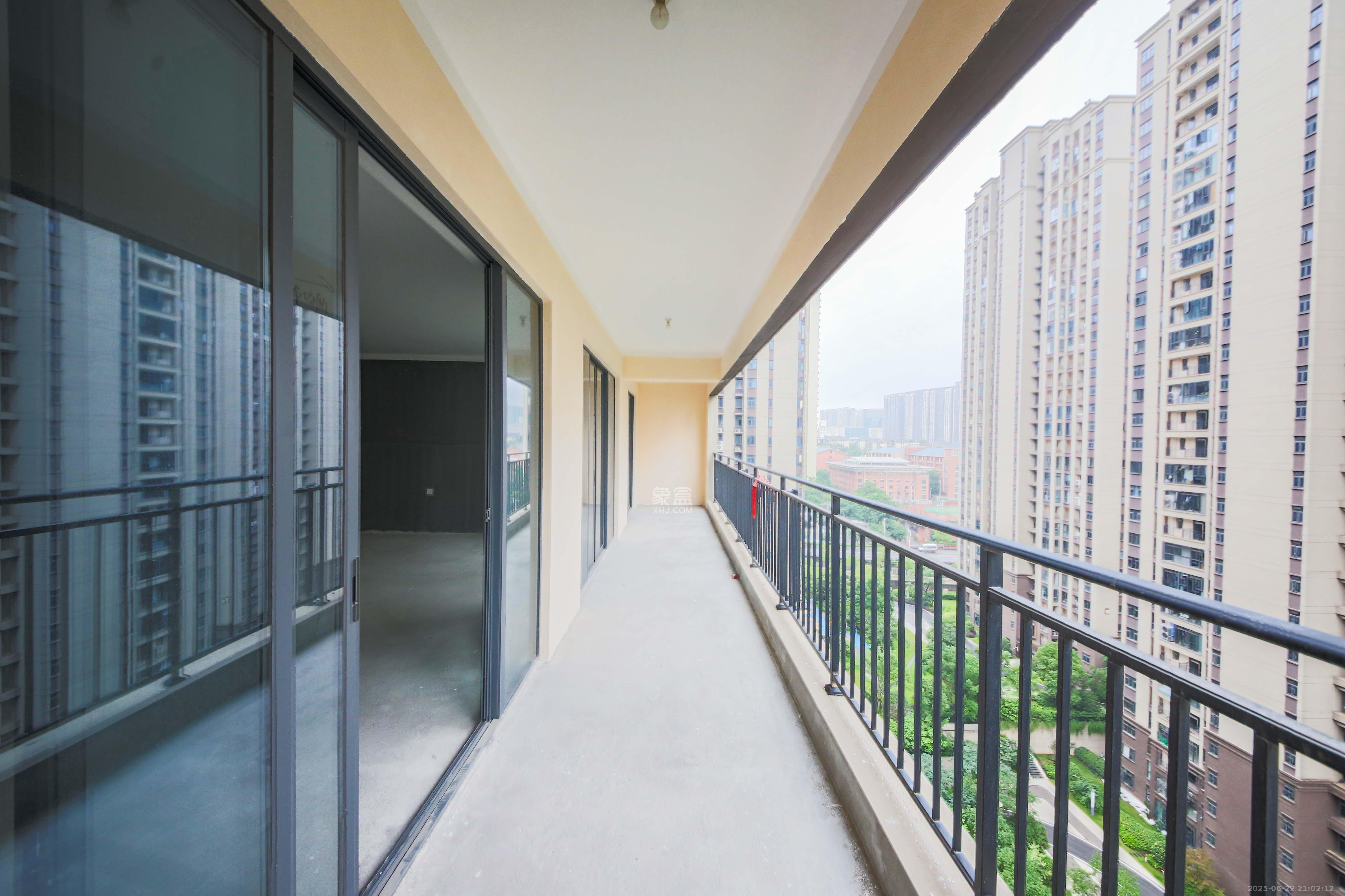 中建钰和城  4室2厅3卫   410.00万阳台