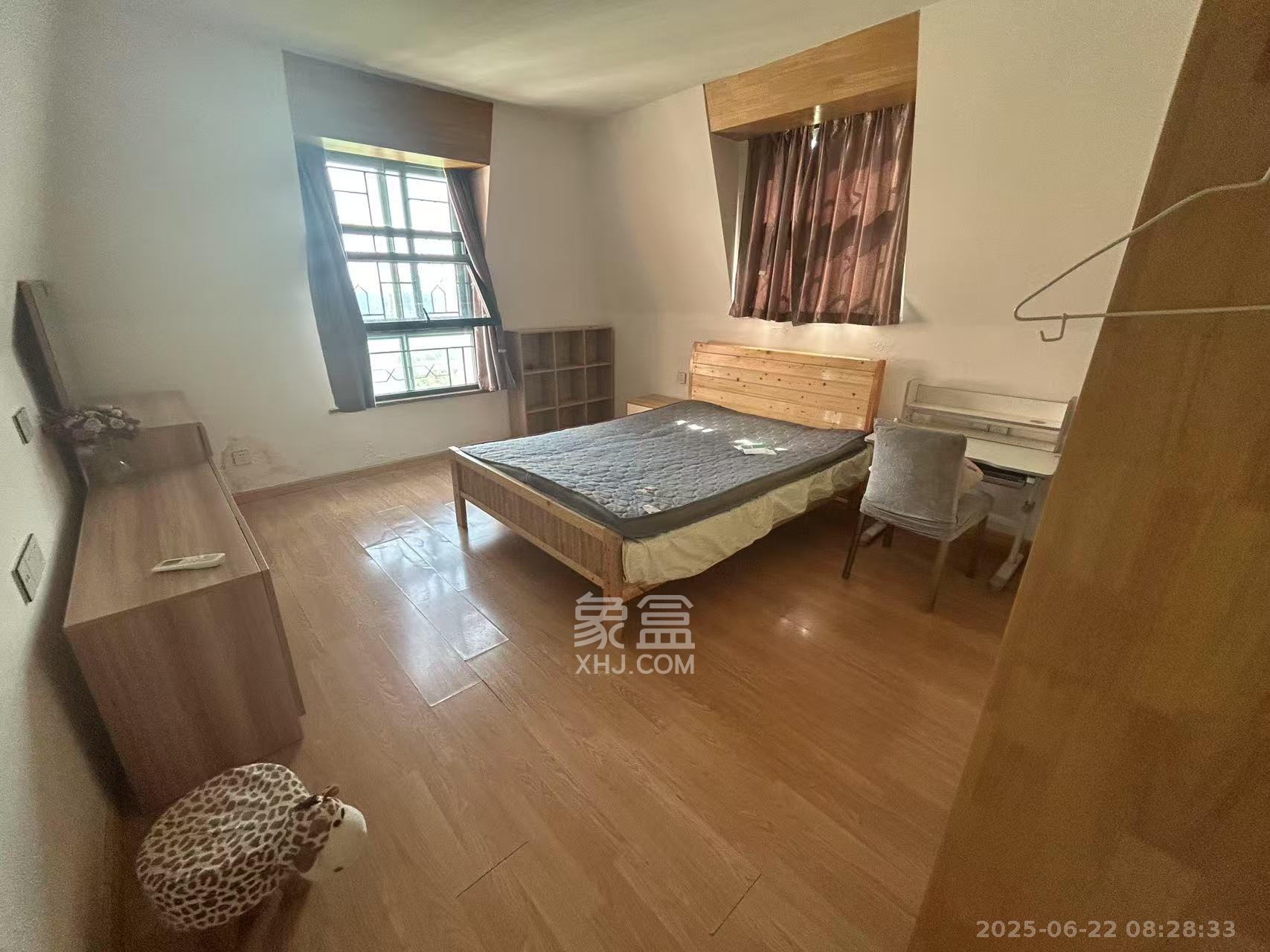 蝴蝶谷  4室2厅2卫   1800.00元/月室内图1