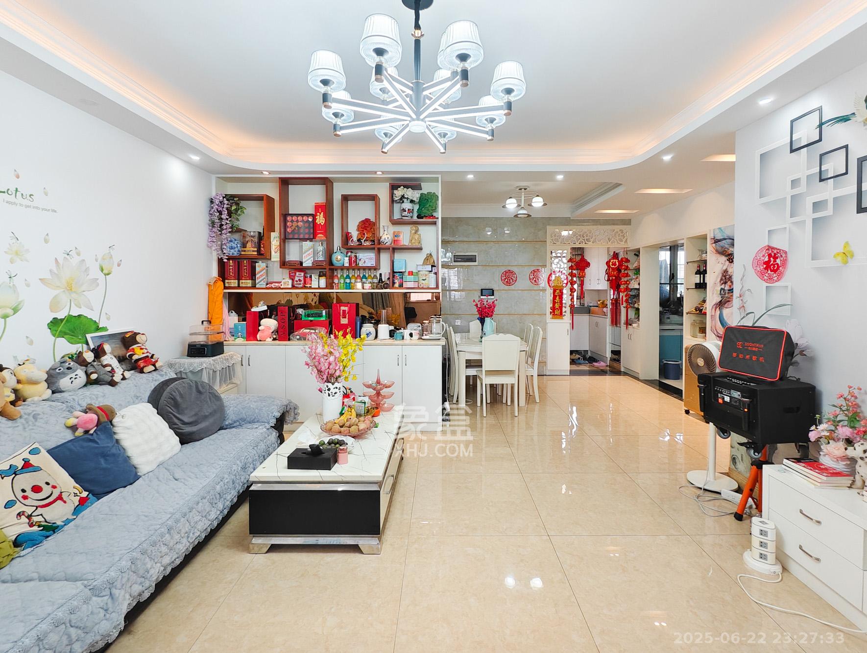 五矿万境水岸二期(五矿万境水岸和苑)  3室2厅2卫    130.0万 五矿万境水岸二期(五矿万境水岸和苑)  3室2厅2卫    130.0万客厅