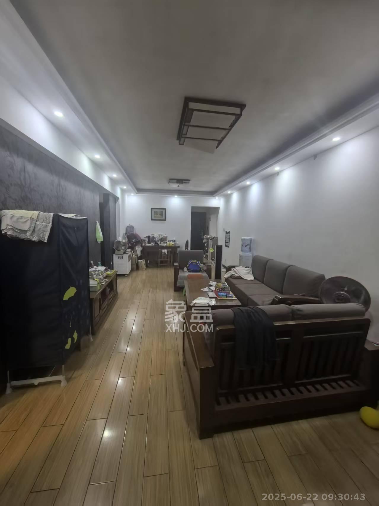 达美D6区  2室2厅1卫    2500.0元/月