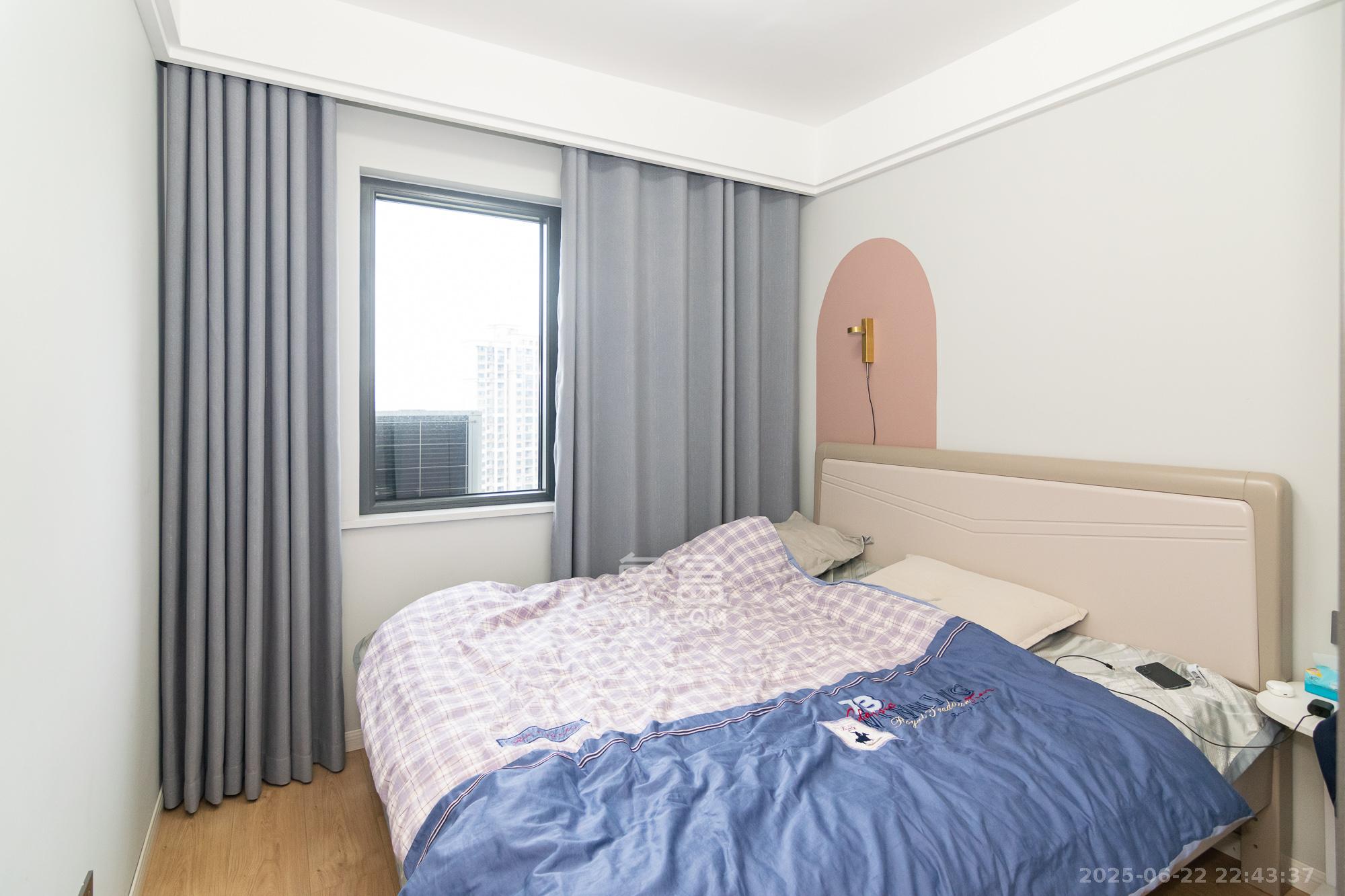 大汉公园里(大汉幸福佳园) 4室2厅2卫 78.0万 大汉公园里(大汉幸福佳园) 4室2厅2卫 78.0万卧室