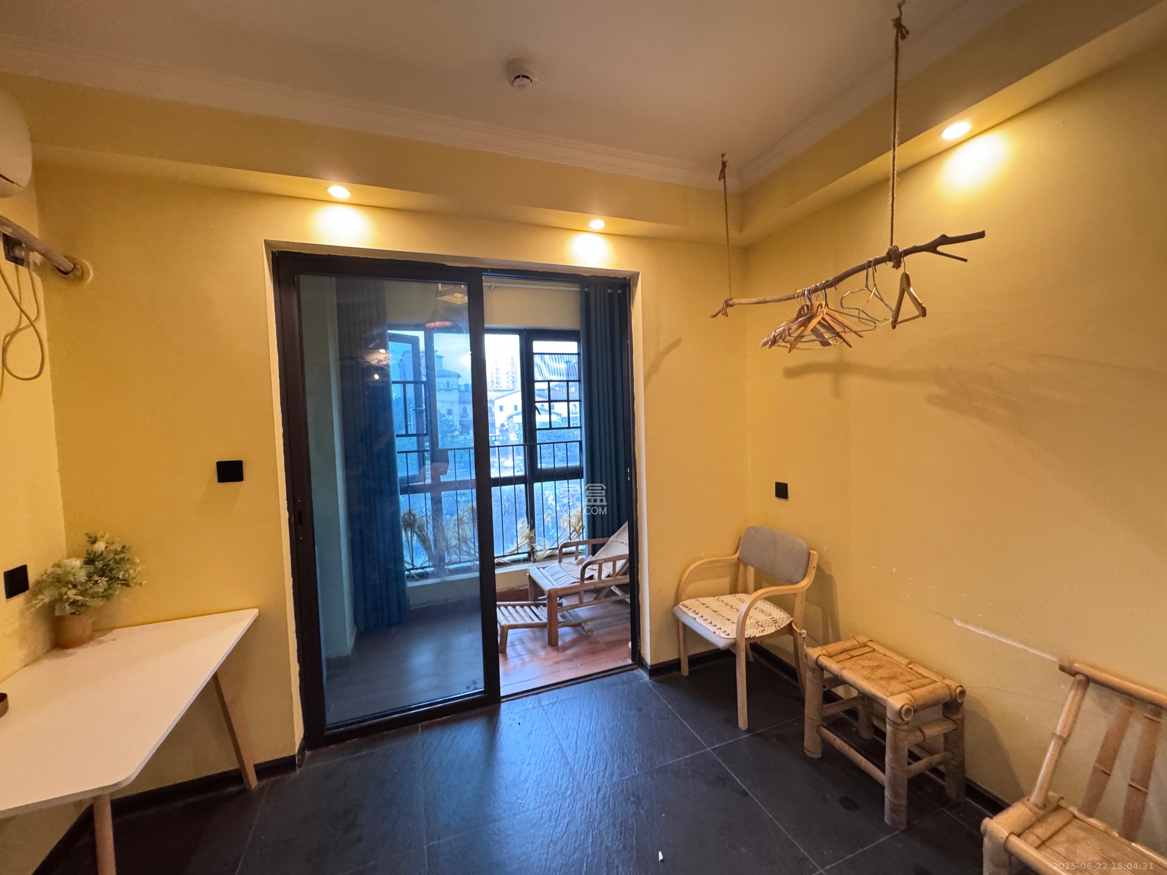 中海新城熙岸（中信新城五期）  1室1厅1卫    1000.0元/月室内图