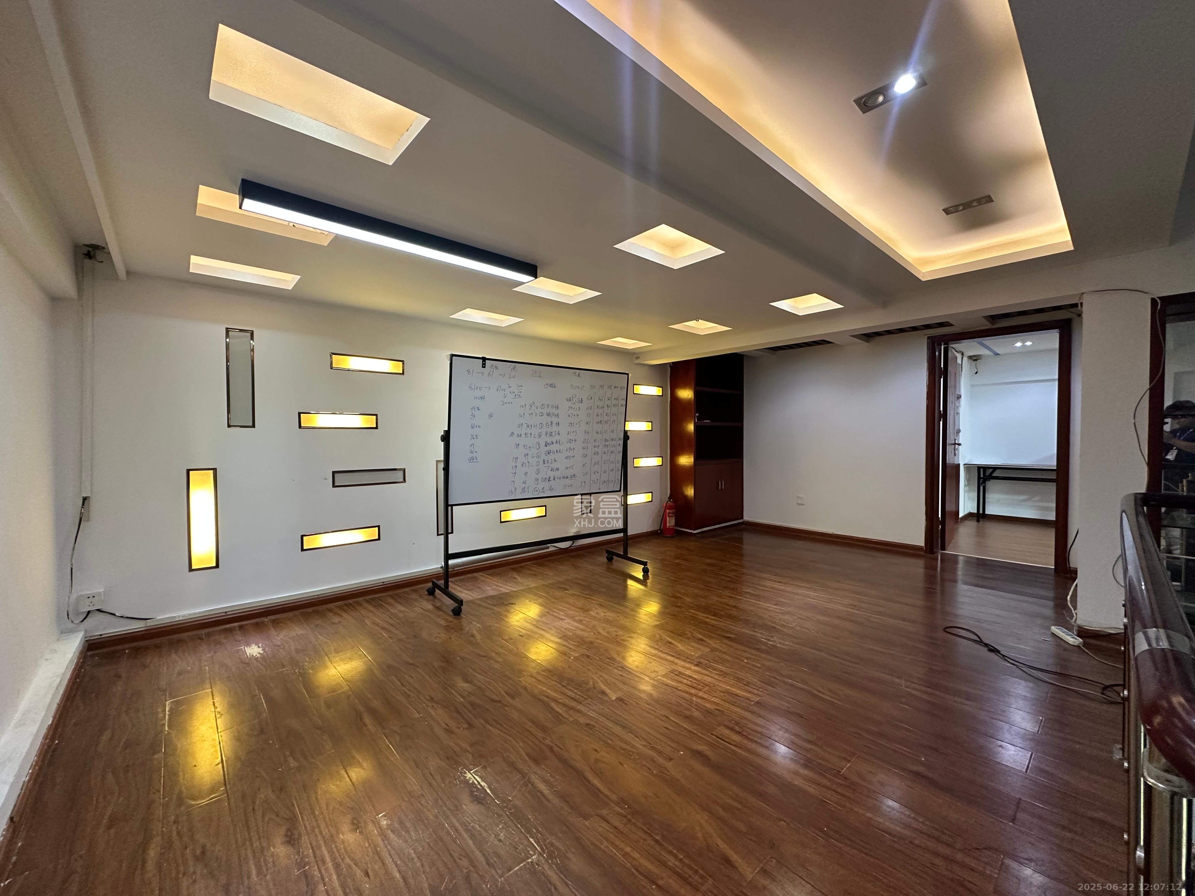 城市快线(新建大厦) 1室1厅1卫 2500.0元/月 城市快线(新建大厦) 1室1厅1卫 2500.0元/月室内图