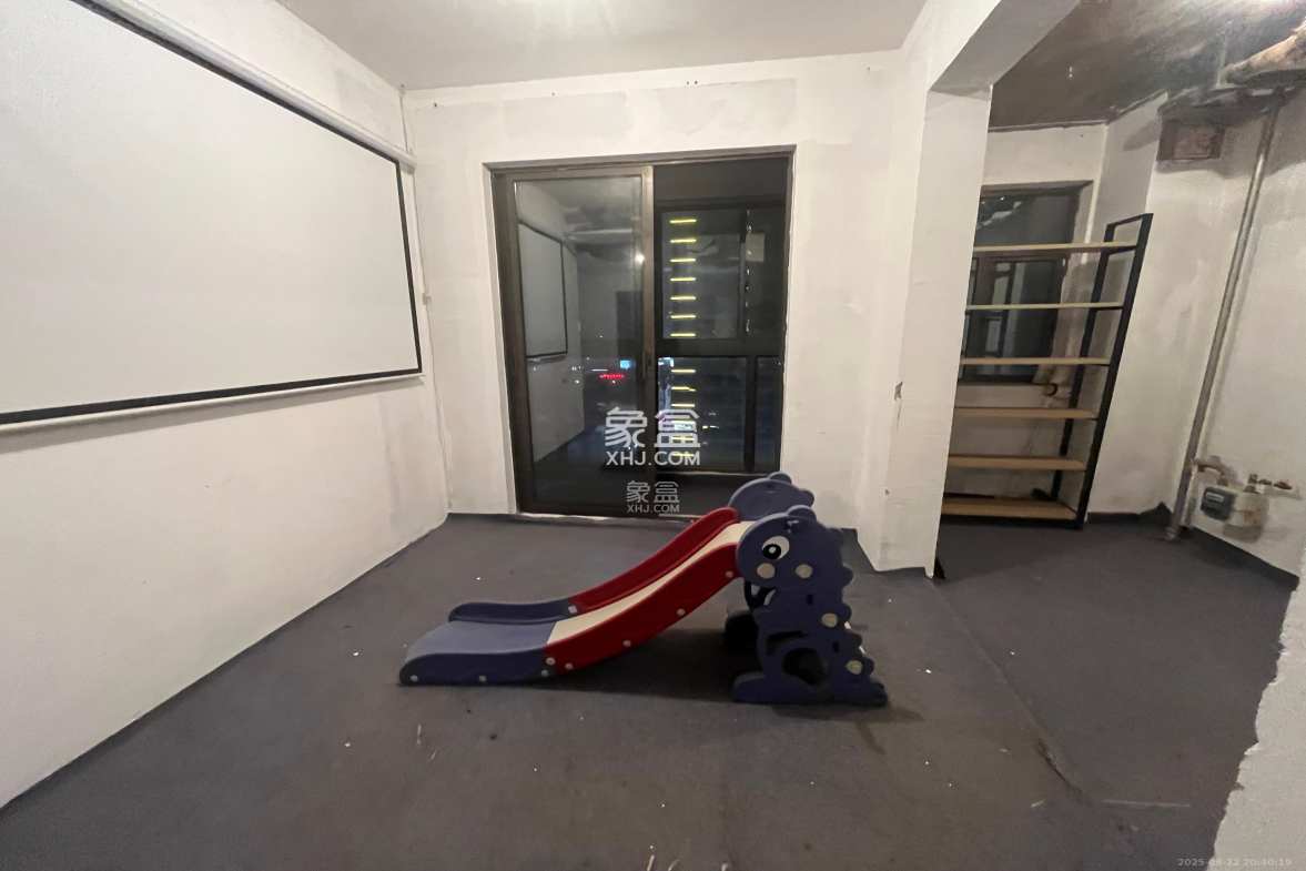 华晨国际公馆 4室2厅2卫 4500.0元/月 华晨国际公馆 4室2厅2卫 4500.0元/月室内图