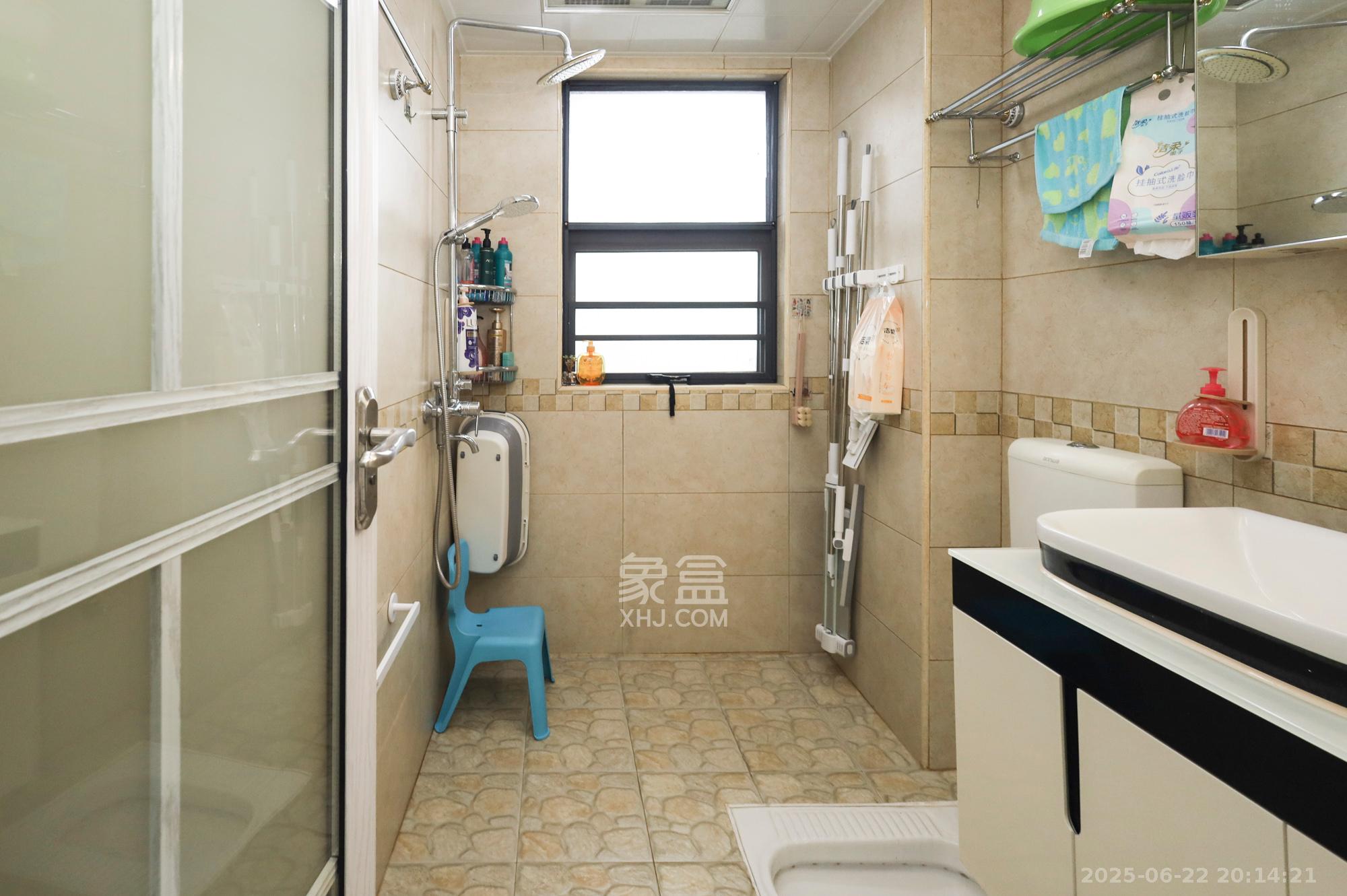 秀峰景园(领秀峰) 3室2厅2卫 90.0万 秀峰景园(领秀峰) 3室2厅2卫 90.0万卫生间