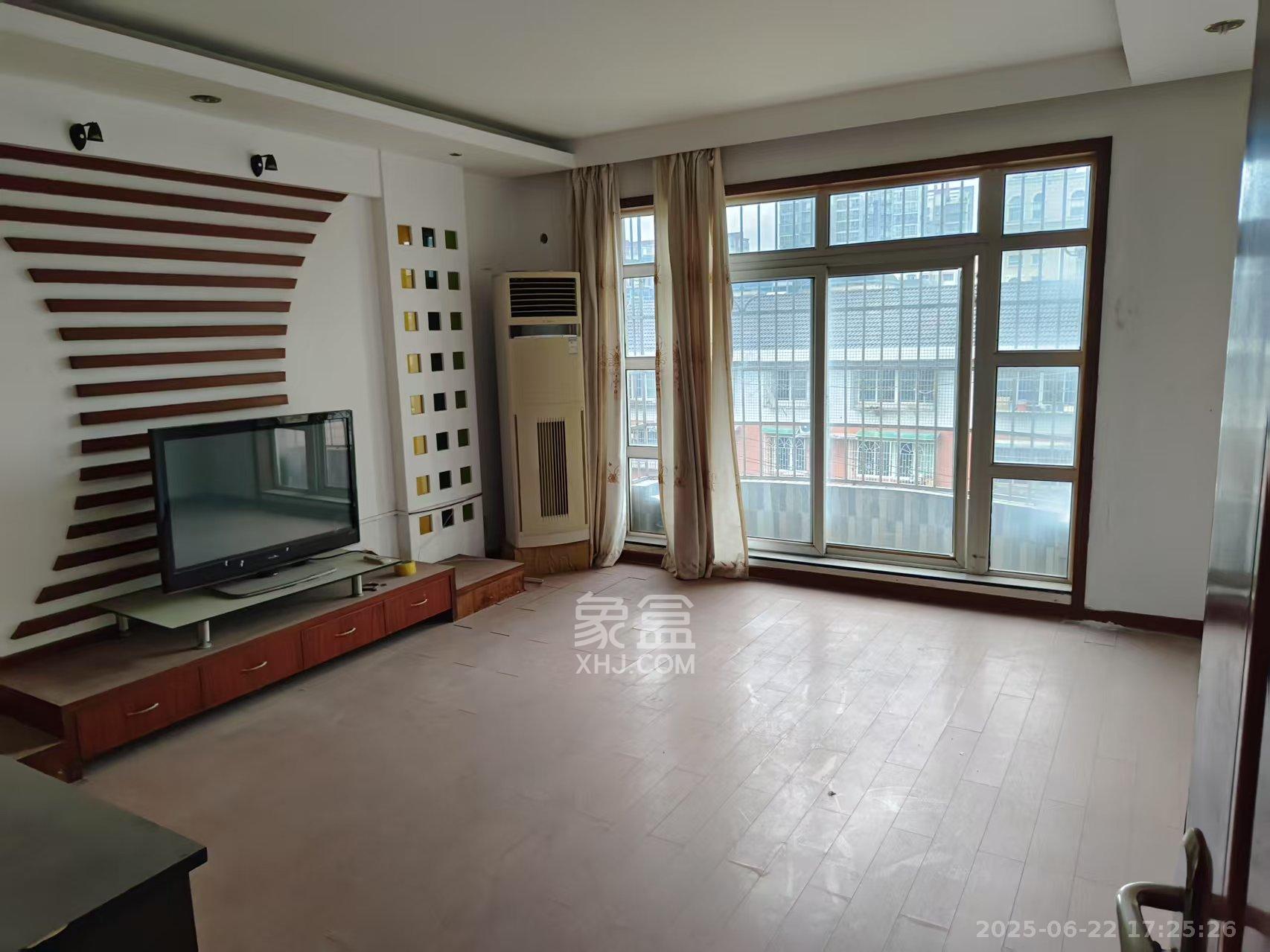 中扬华苑  4室2厅4卫    2600.0元/月 中扬华苑  4室2厅4卫    2600.0元/月室内图