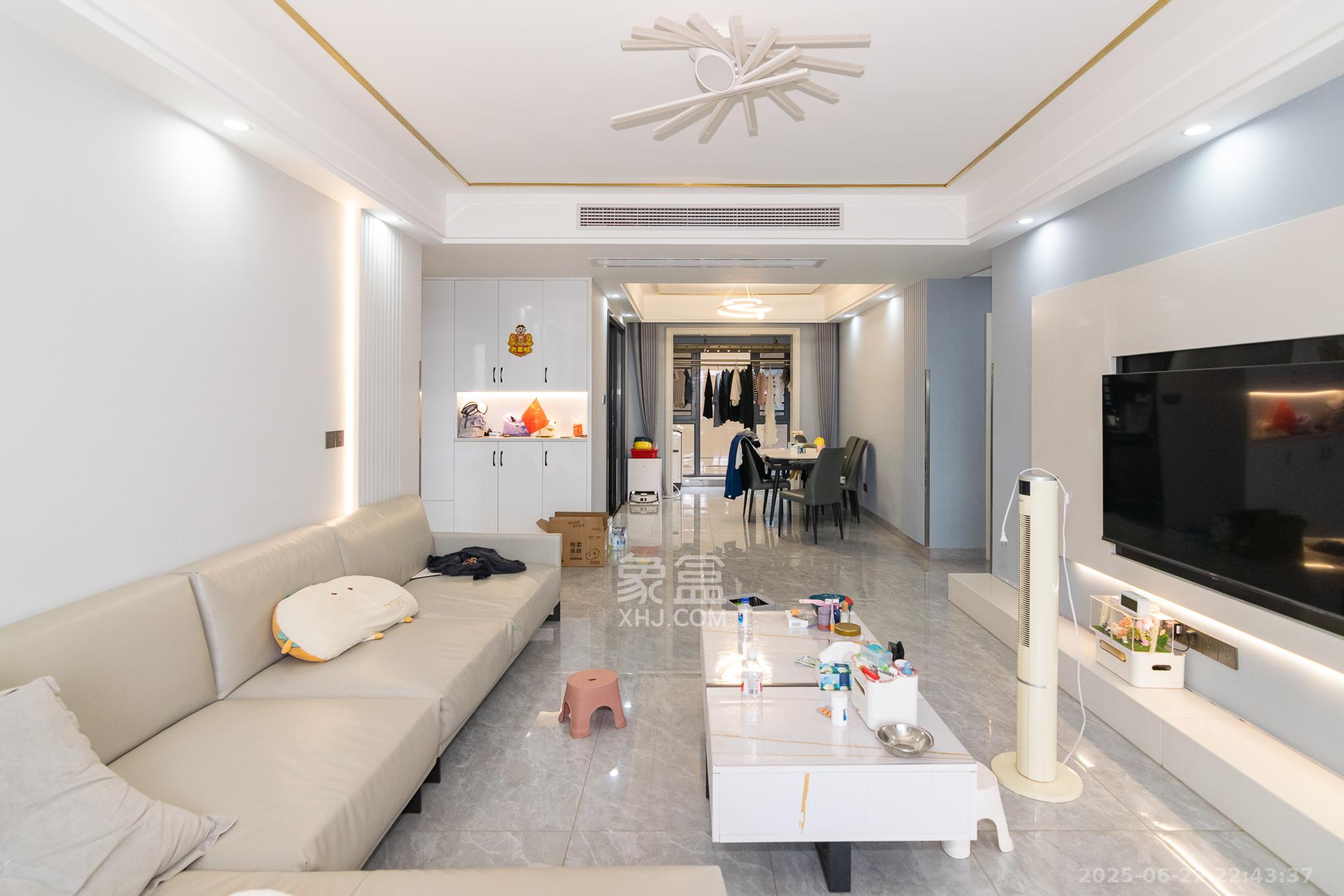 大汉公园里(大汉幸福佳园) 4室2厅2卫 78.0万 大汉公园里(大汉幸福佳园) 4室2厅2卫 78.0万客厅