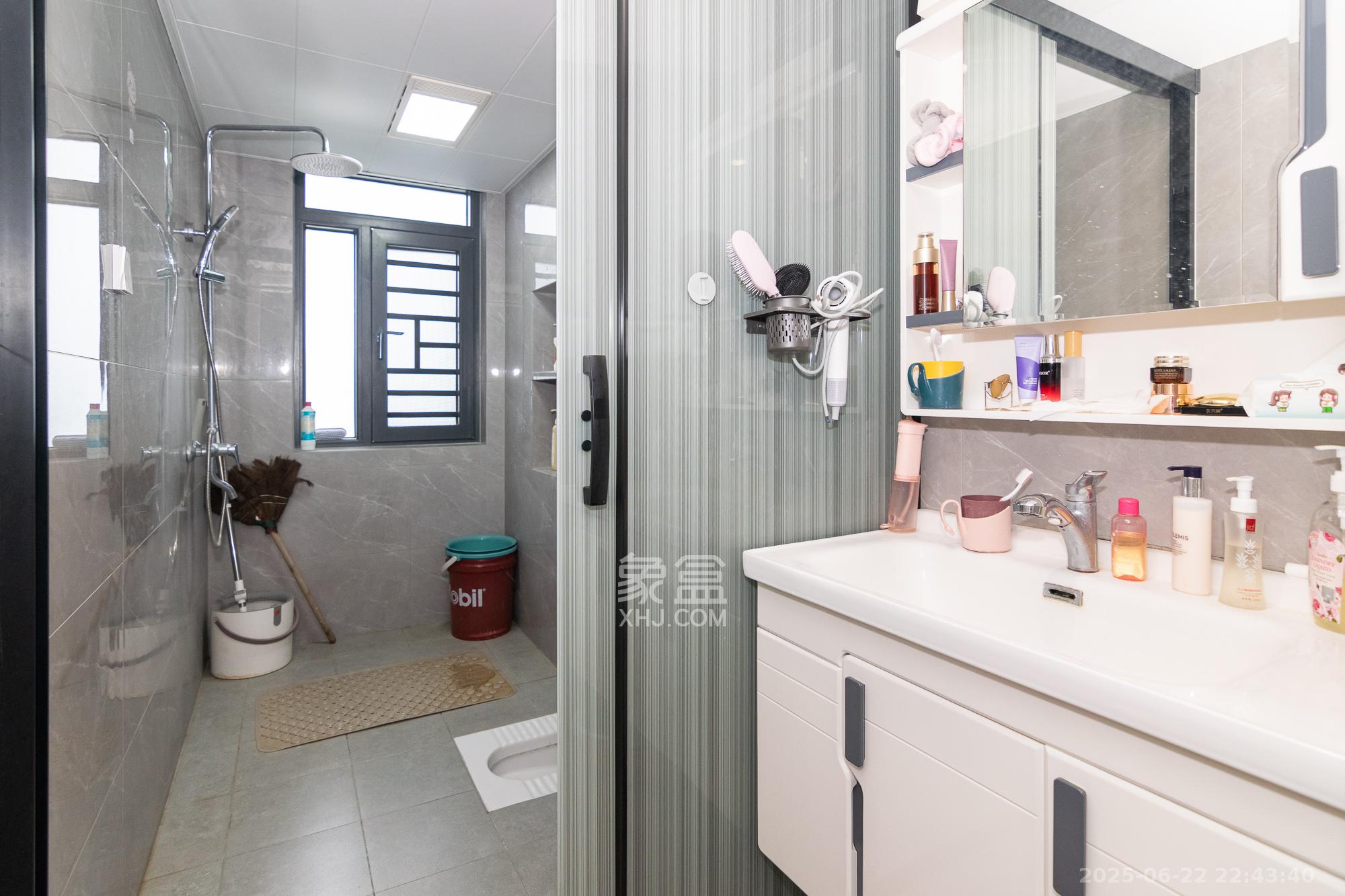 大汉公园里(大汉幸福佳园) 4室2厅2卫 78.0万 大汉公园里(大汉幸福佳园) 4室2厅2卫 78.0万卫生间