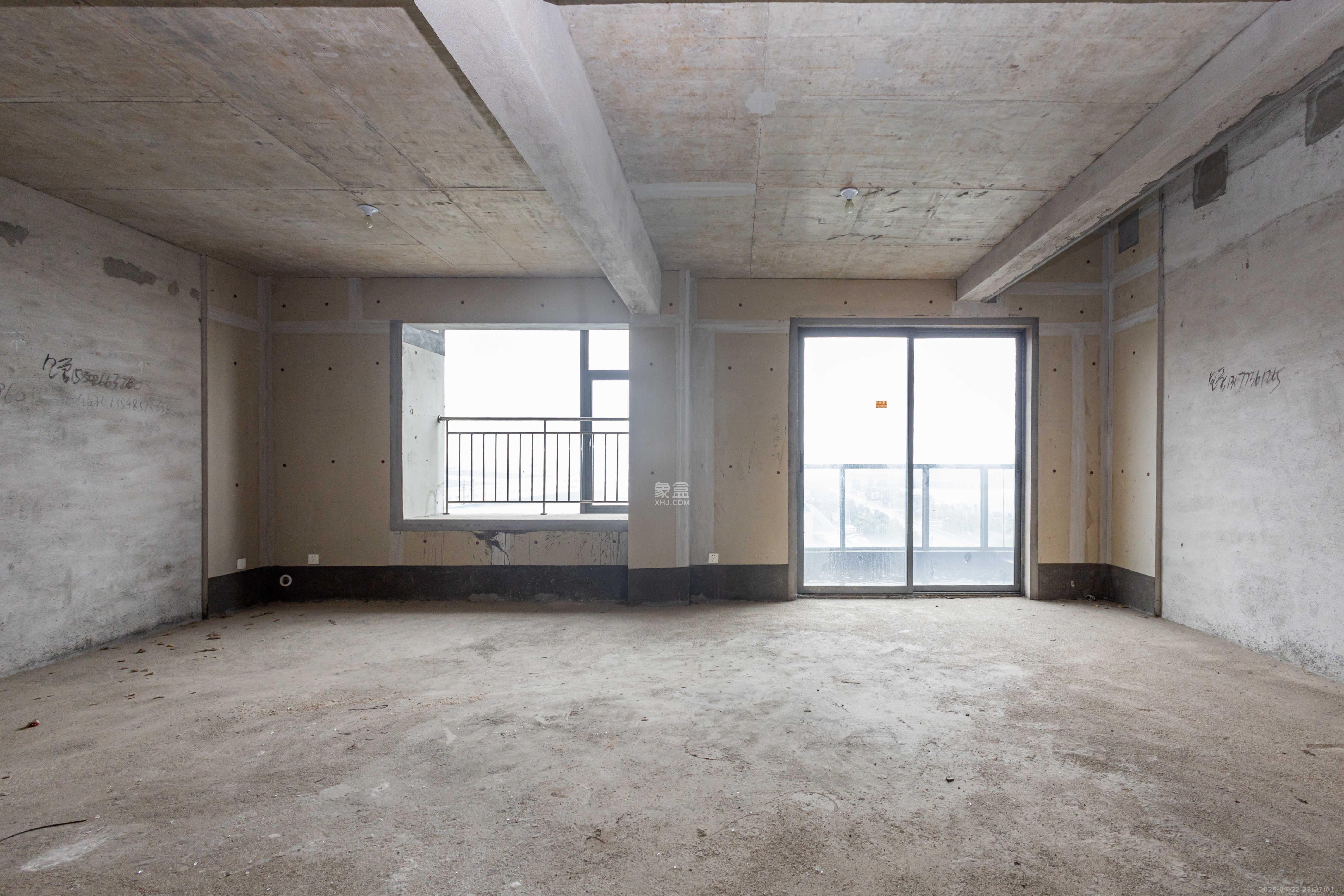 福天星中心(福天星雅苑) 5室2厅2卫 268.8万 福天星中心(福天星雅苑) 5室2厅2卫 268.8万客厅