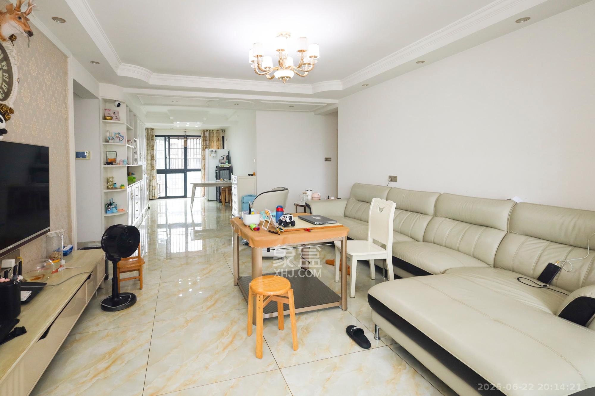 秀峰景园(领秀峰) 3室2厅2卫 90.0万 秀峰景园(领秀峰) 3室2厅2卫 90.0万客厅