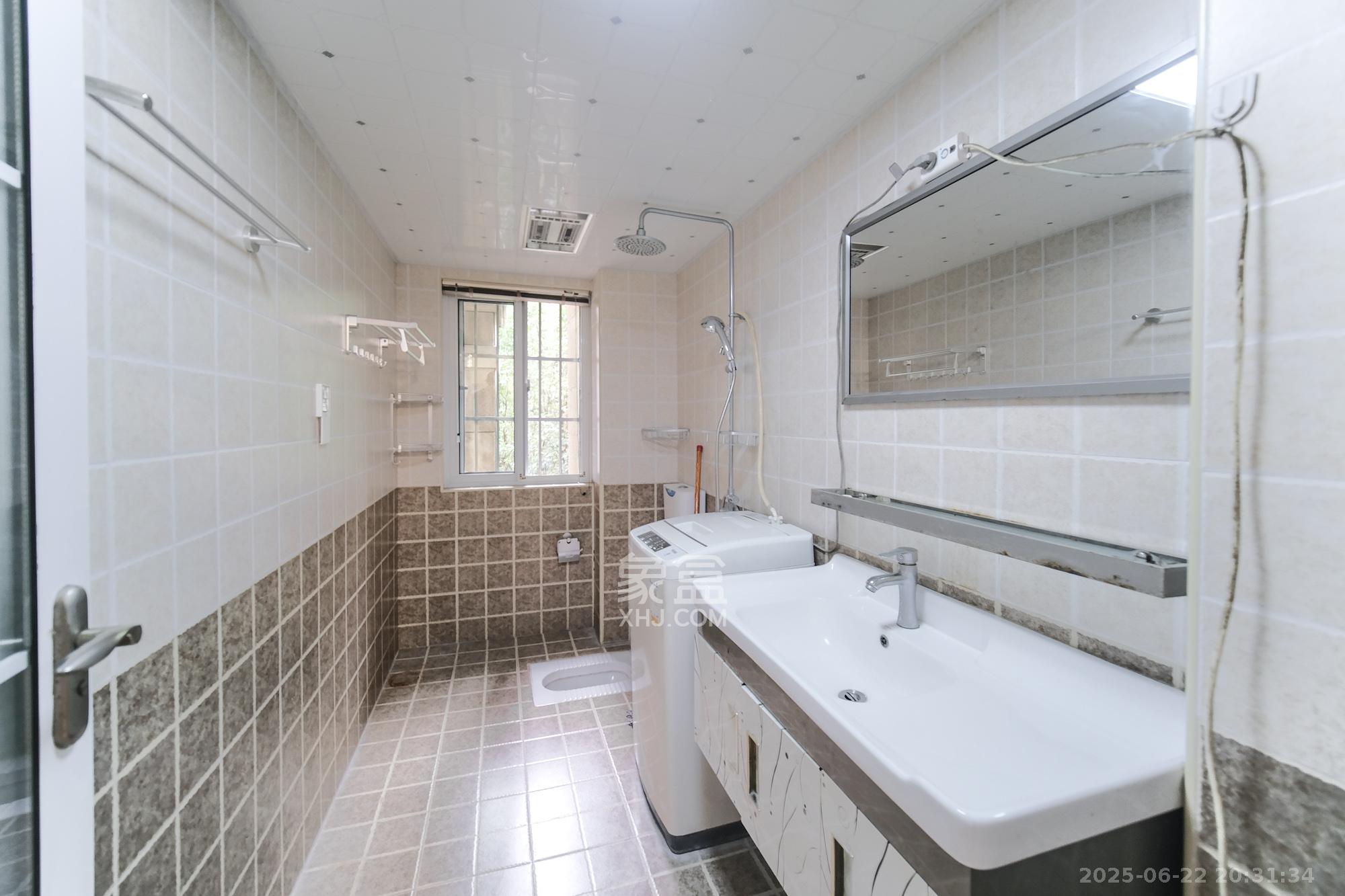 山水湾  3室2厅2卫   88.00万卫生间